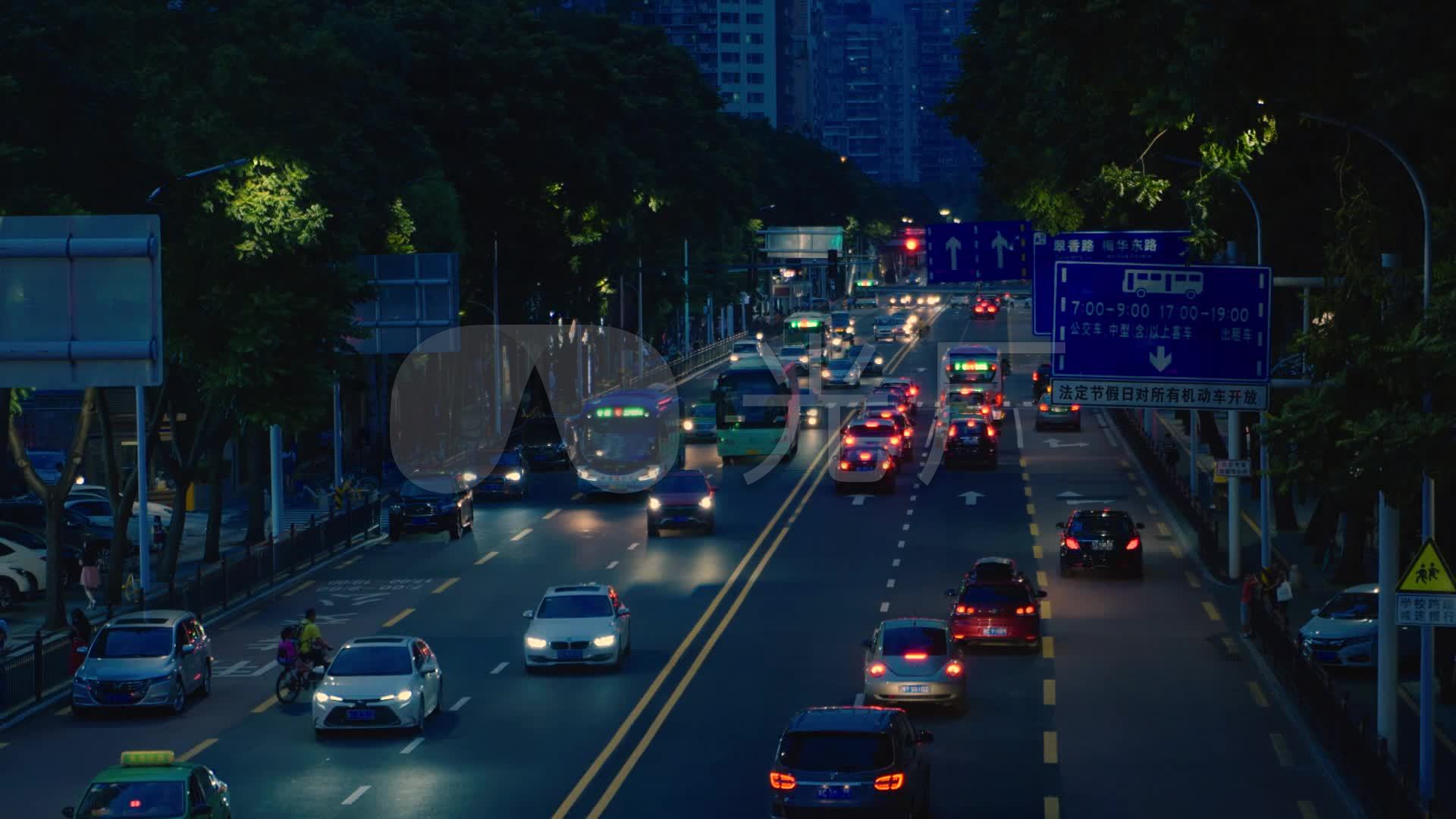 夜幕蓝调夜景街道马路繁华车流_1920x1080_高清视频素材下载(编号