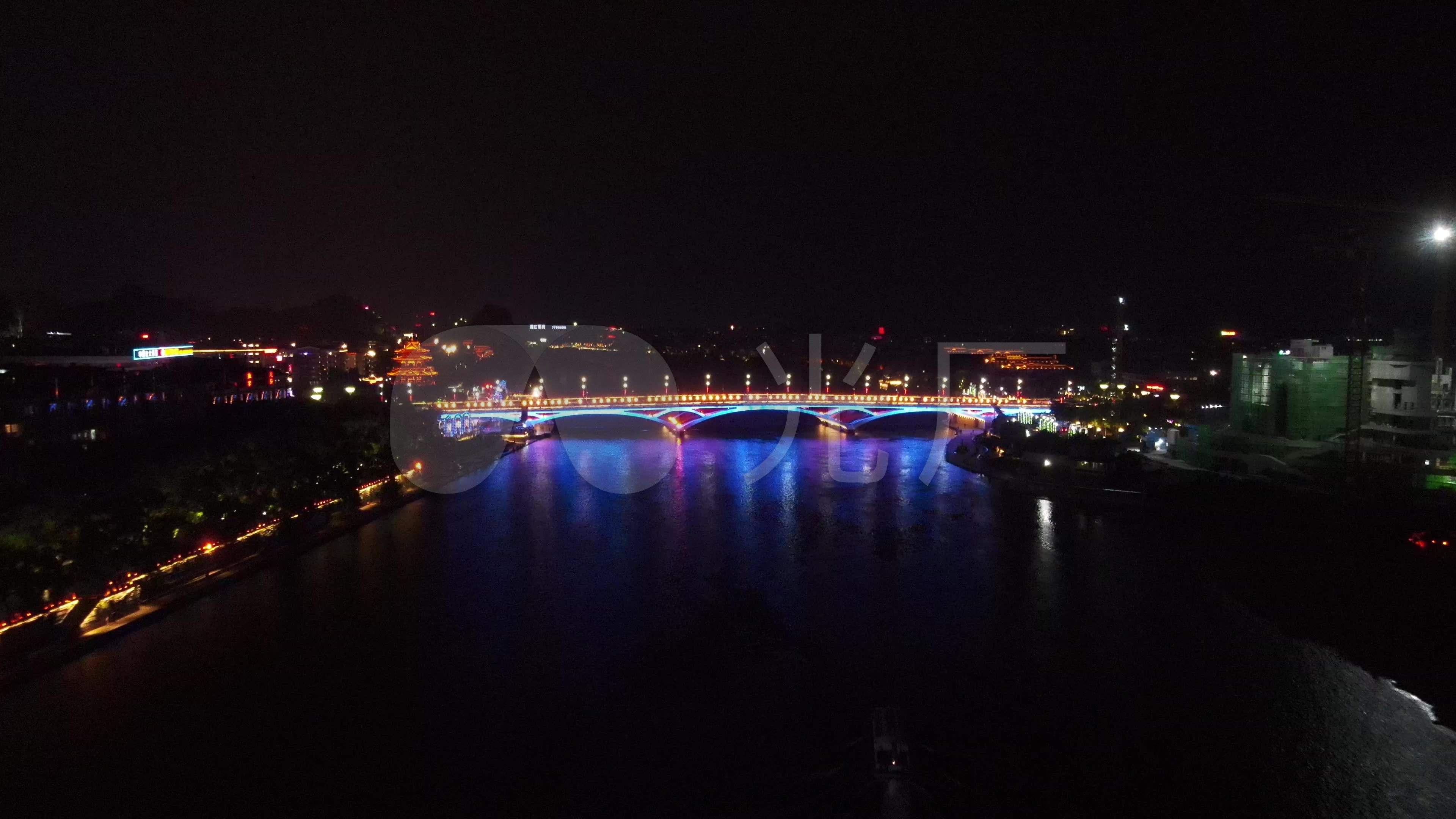 航拍桂林漓江晚上夜景4k最新解放桥