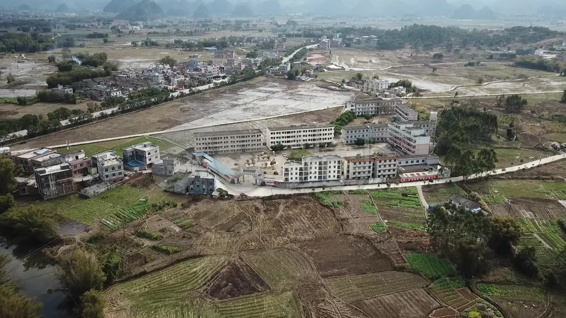 钟山县回龙镇回龙中学回龙中学航拍贺州乡镇_1920x1080_高清视频素材