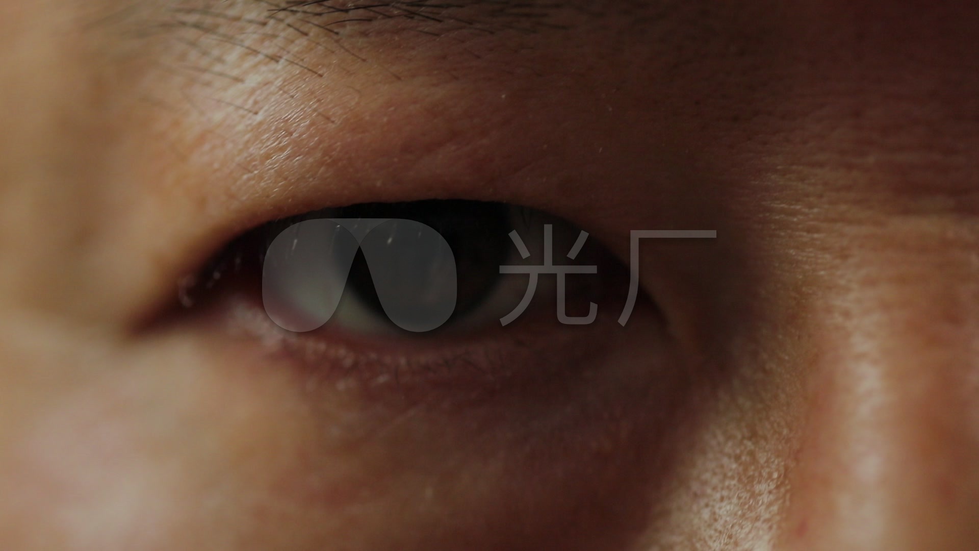 男人眼睛特写