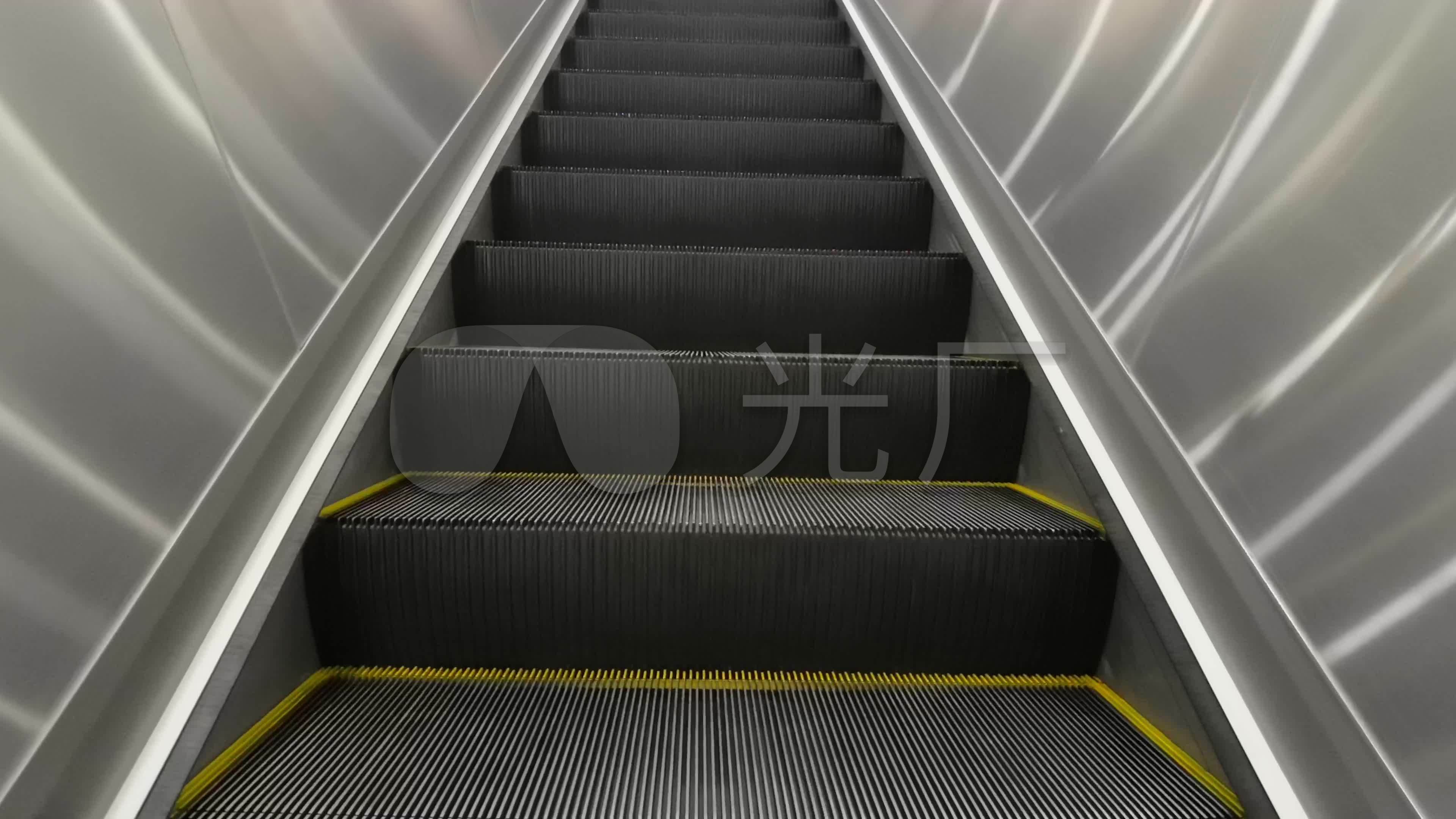 滚动电梯上行和下行