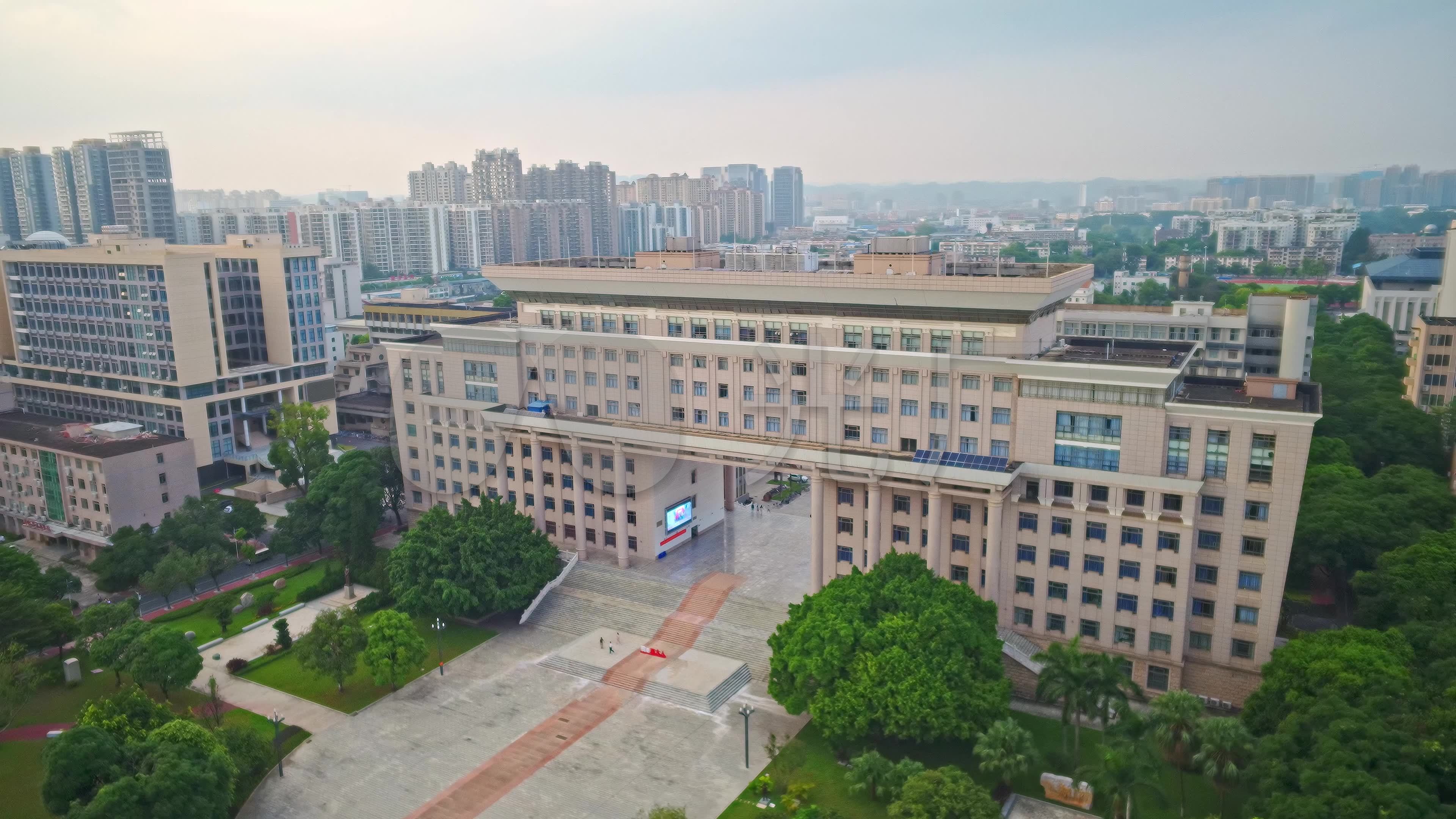 广西大学综合楼4k航拍-绝美4镜头_3840x2160_高清视频素材下载(编号
