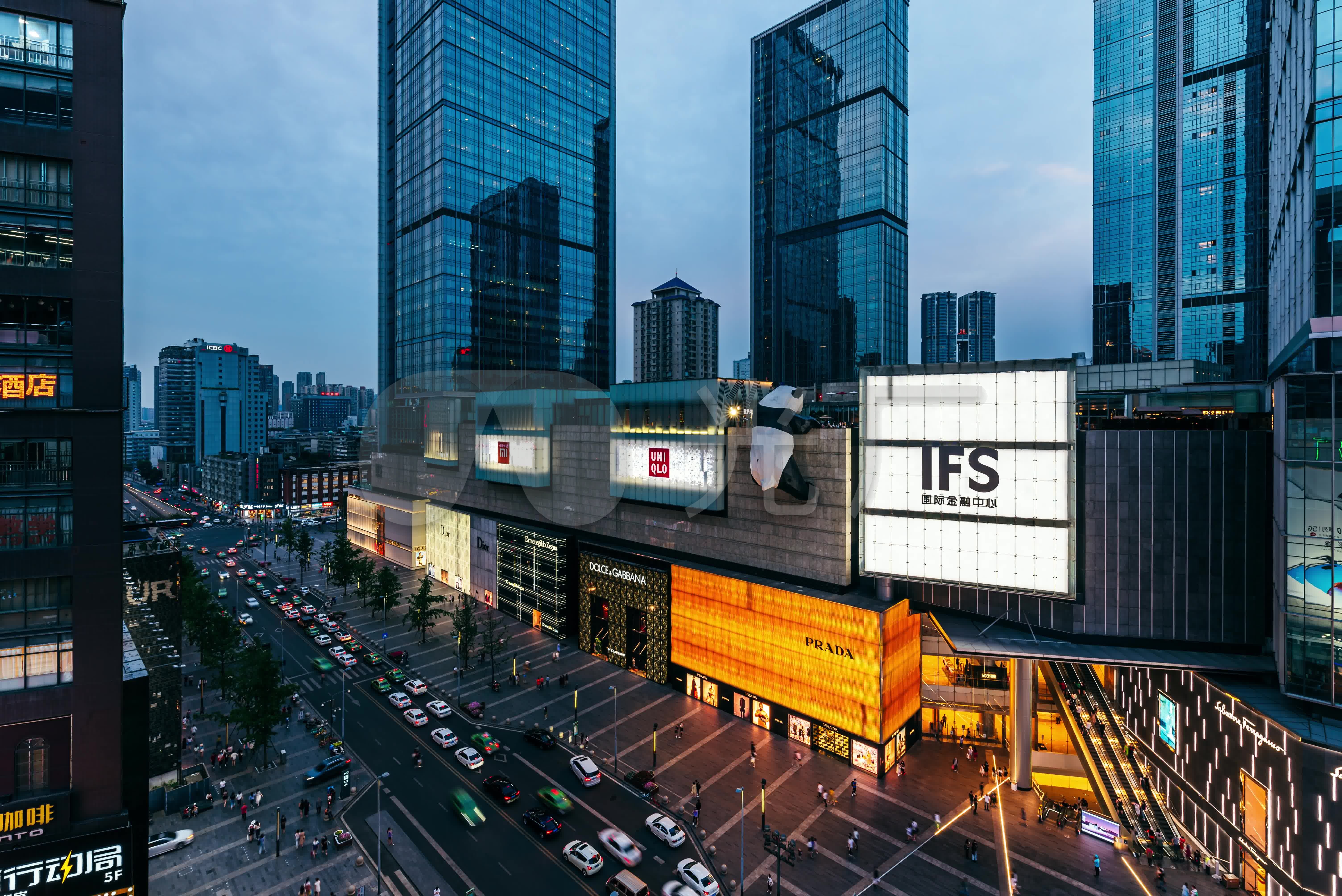 成都春熙路ifs商业街夜景_6016x4016_高清视频素材下载(编号:5245920)