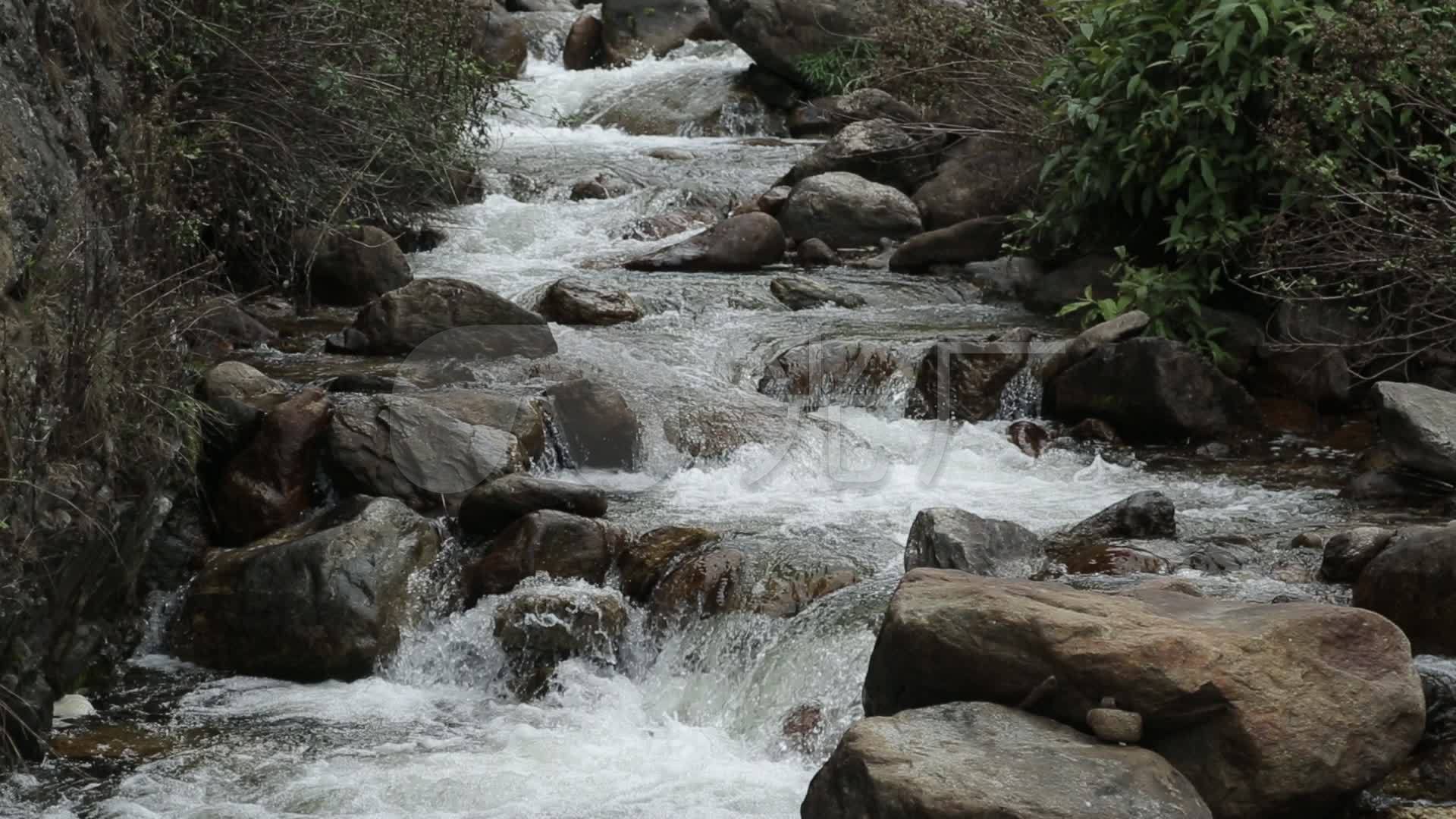 高山泉水溪水流水瀑布流动石块_1920x1080_高清视频素材下载(编号