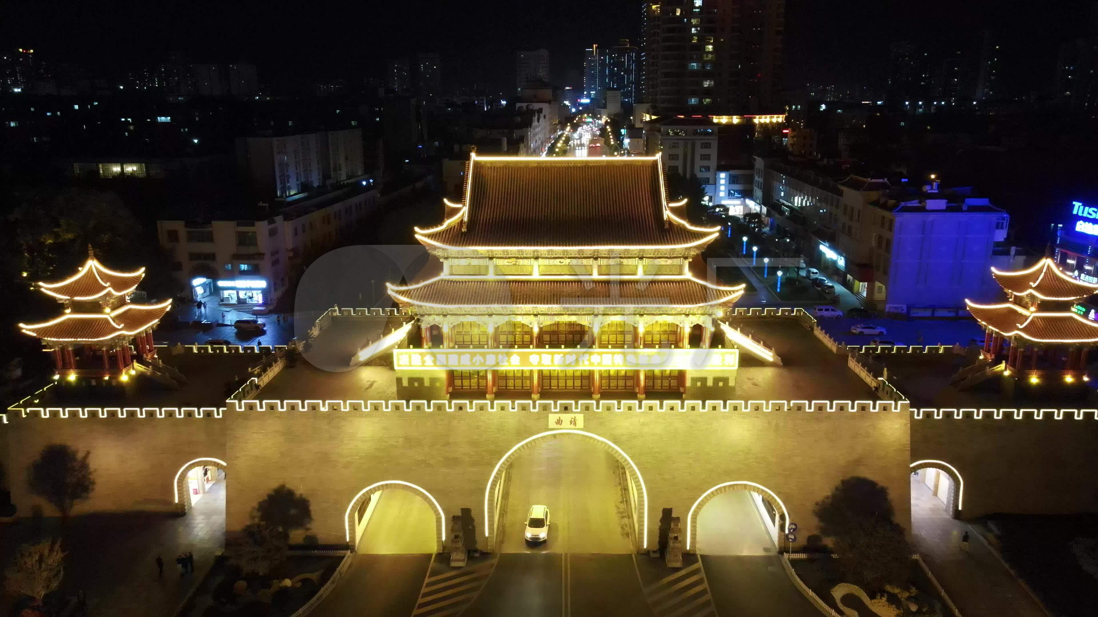 航拍云南曲靖老南门夜景_3840x2160_高清视频素材下载