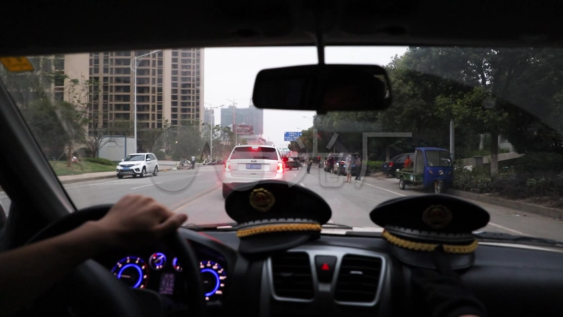 警车出警第一视角_1920x1080_高清视频素材下载(编号