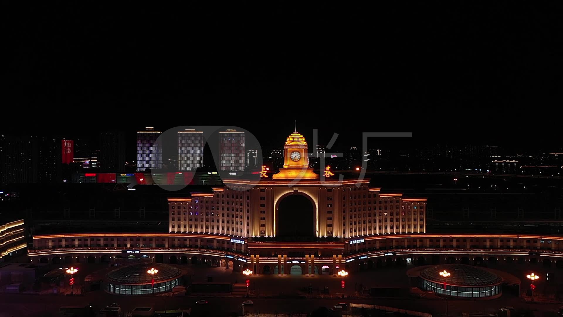 长春地标火车站夜景航拍_1920x1080_高清视频素材下载