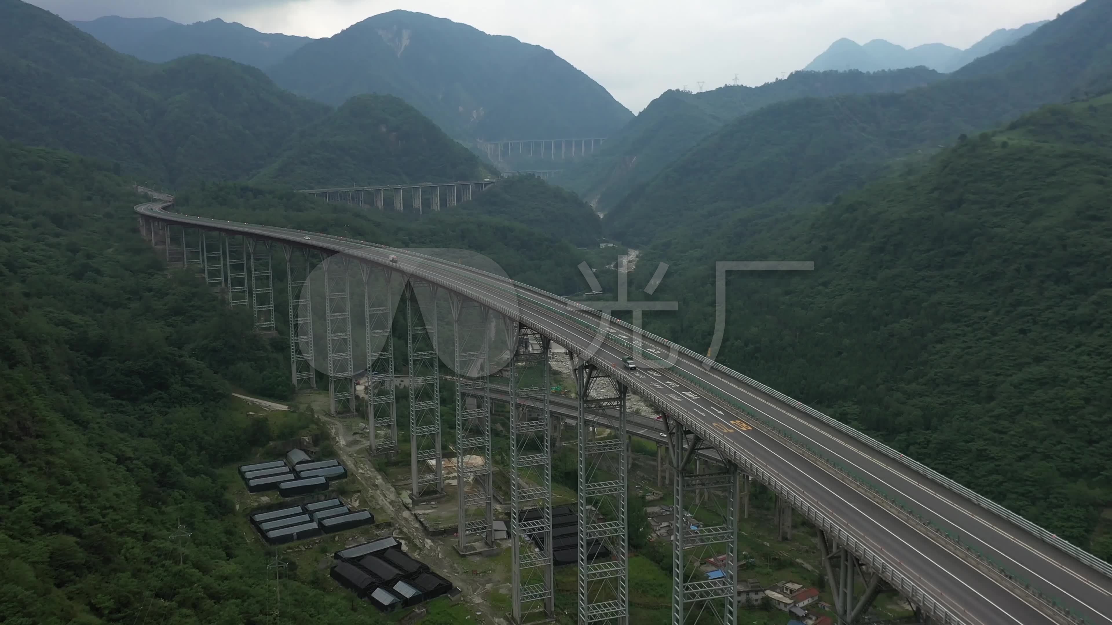 四川高速系列-航拍雅西高速干海子特大桥_3840x2160
