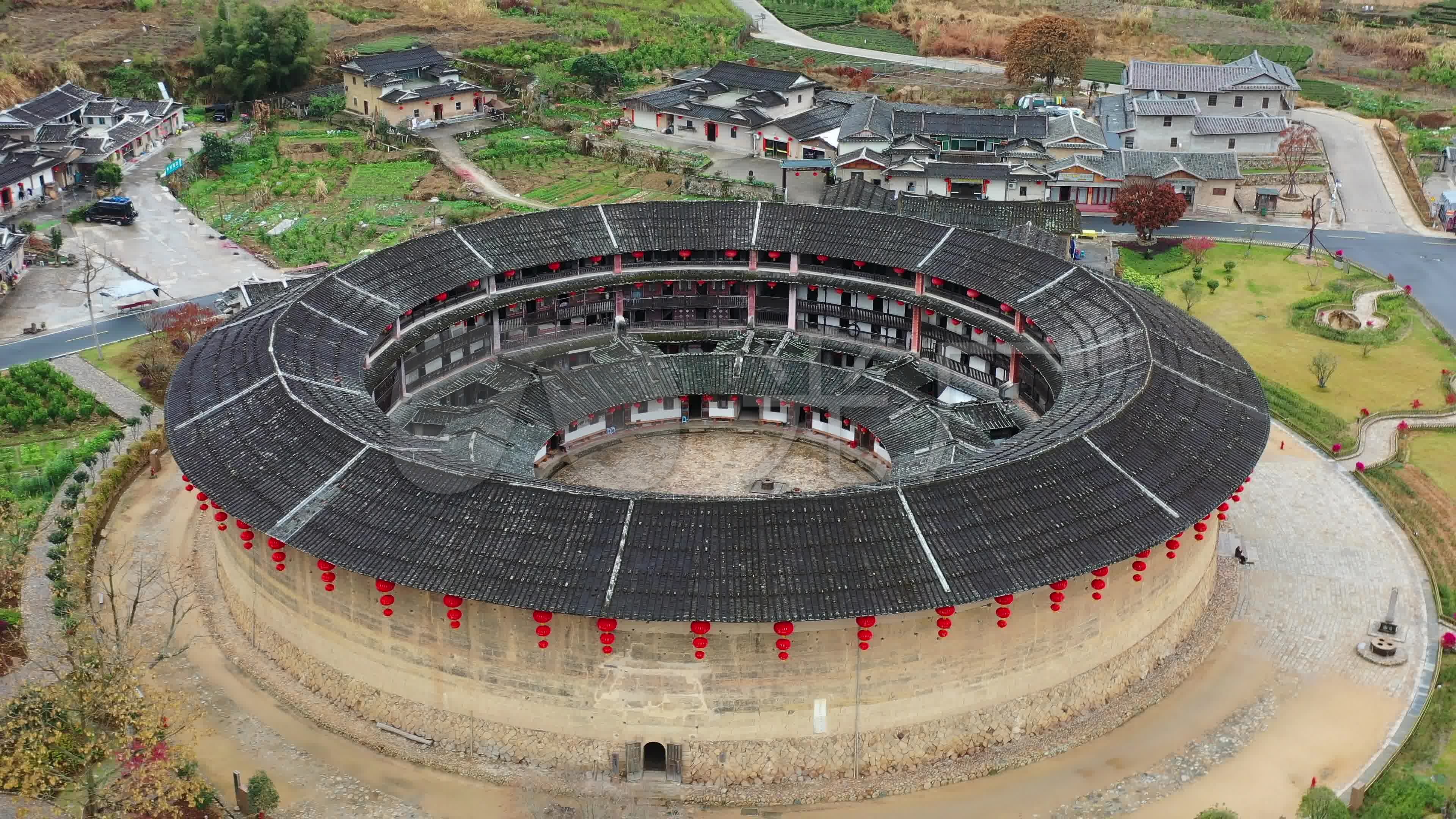福建土楼漳州华安大地土楼群二宜楼_3840x2160_高清视频素材下载(编号