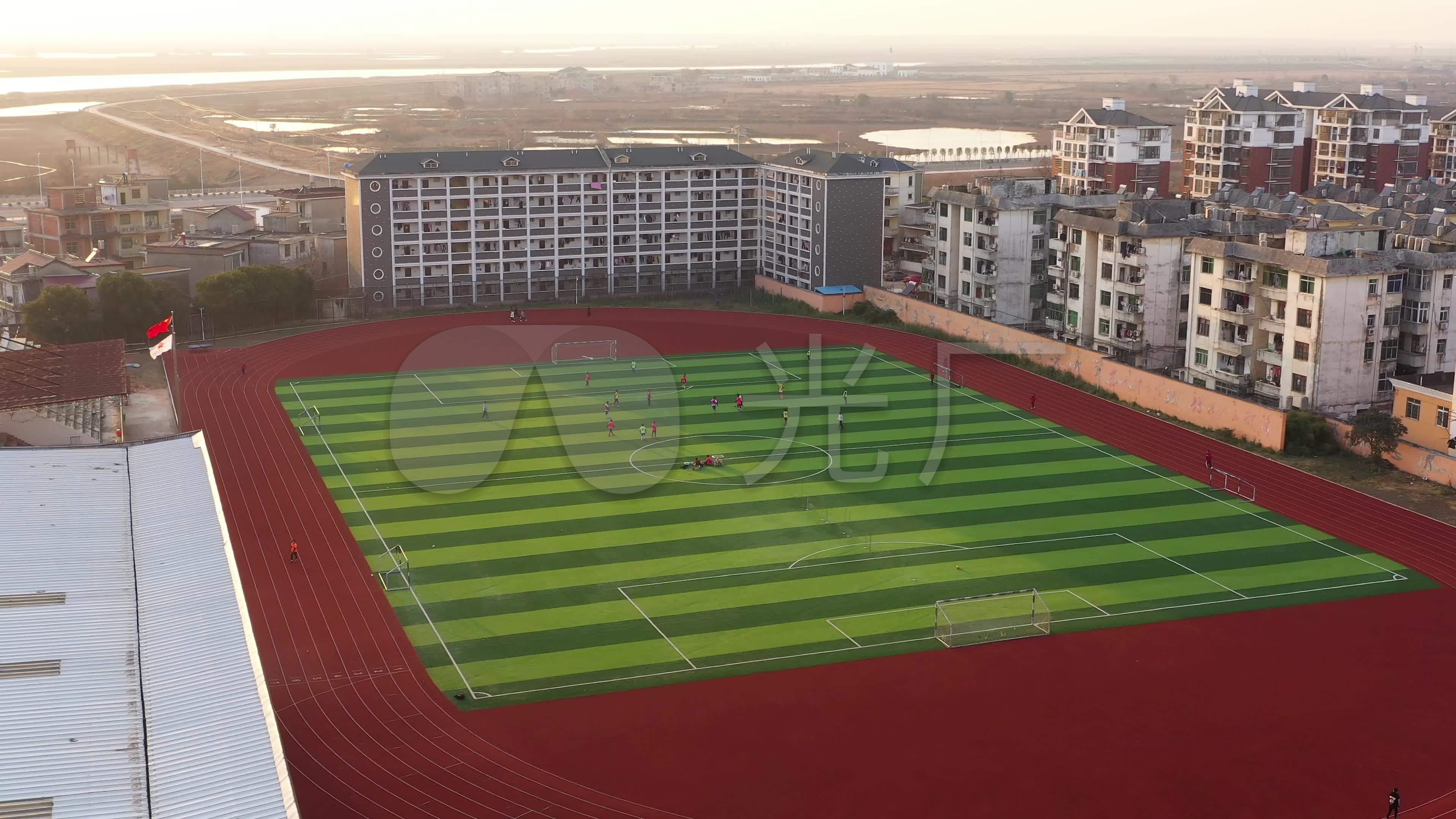 【原创】4k航拍鄱阳鄱阳中学放学球场_3840x2160_高清视频素材下载