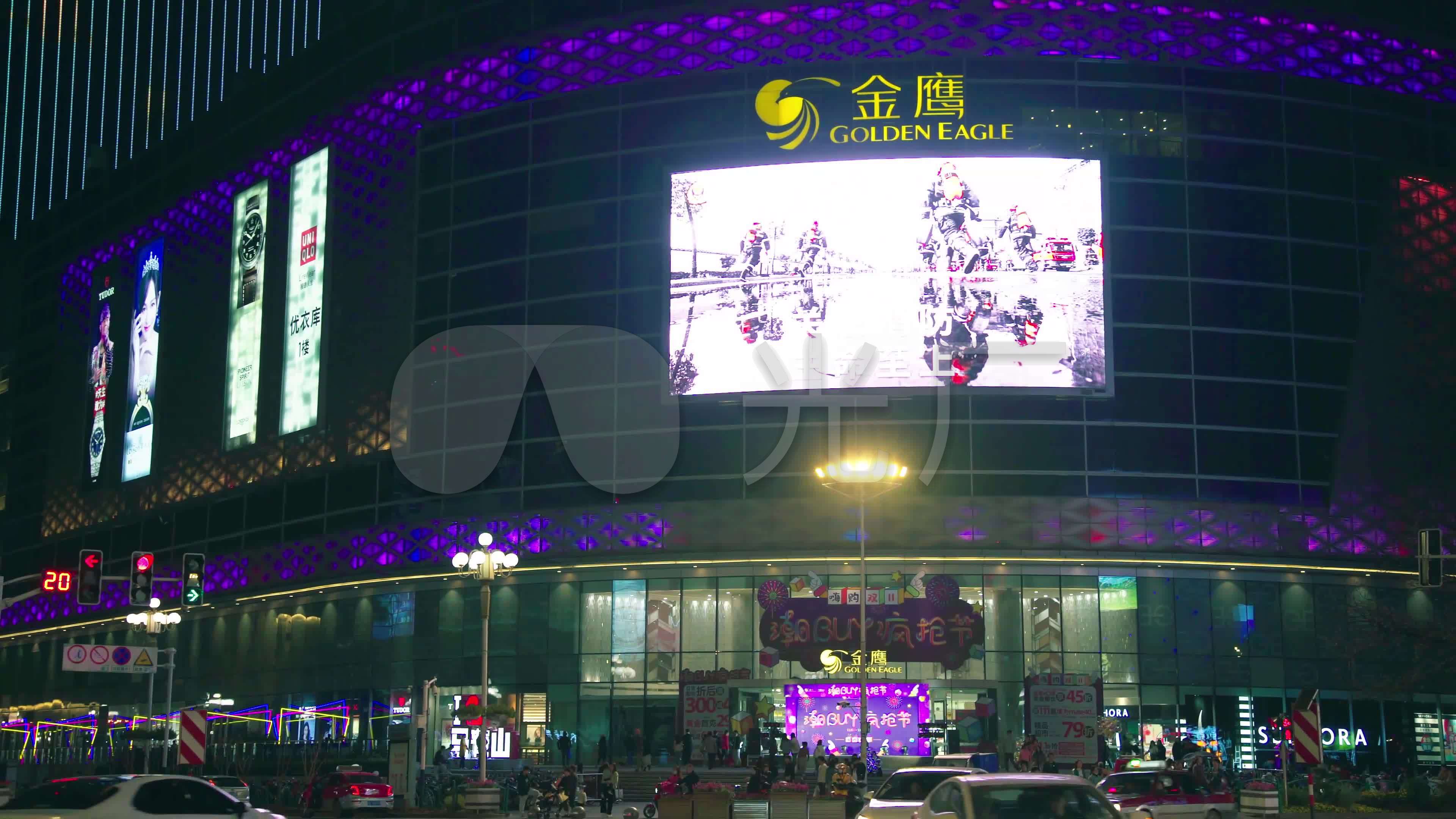 夜晚繁华都市人流街道夜景金鹰_视频素材包下载(编号