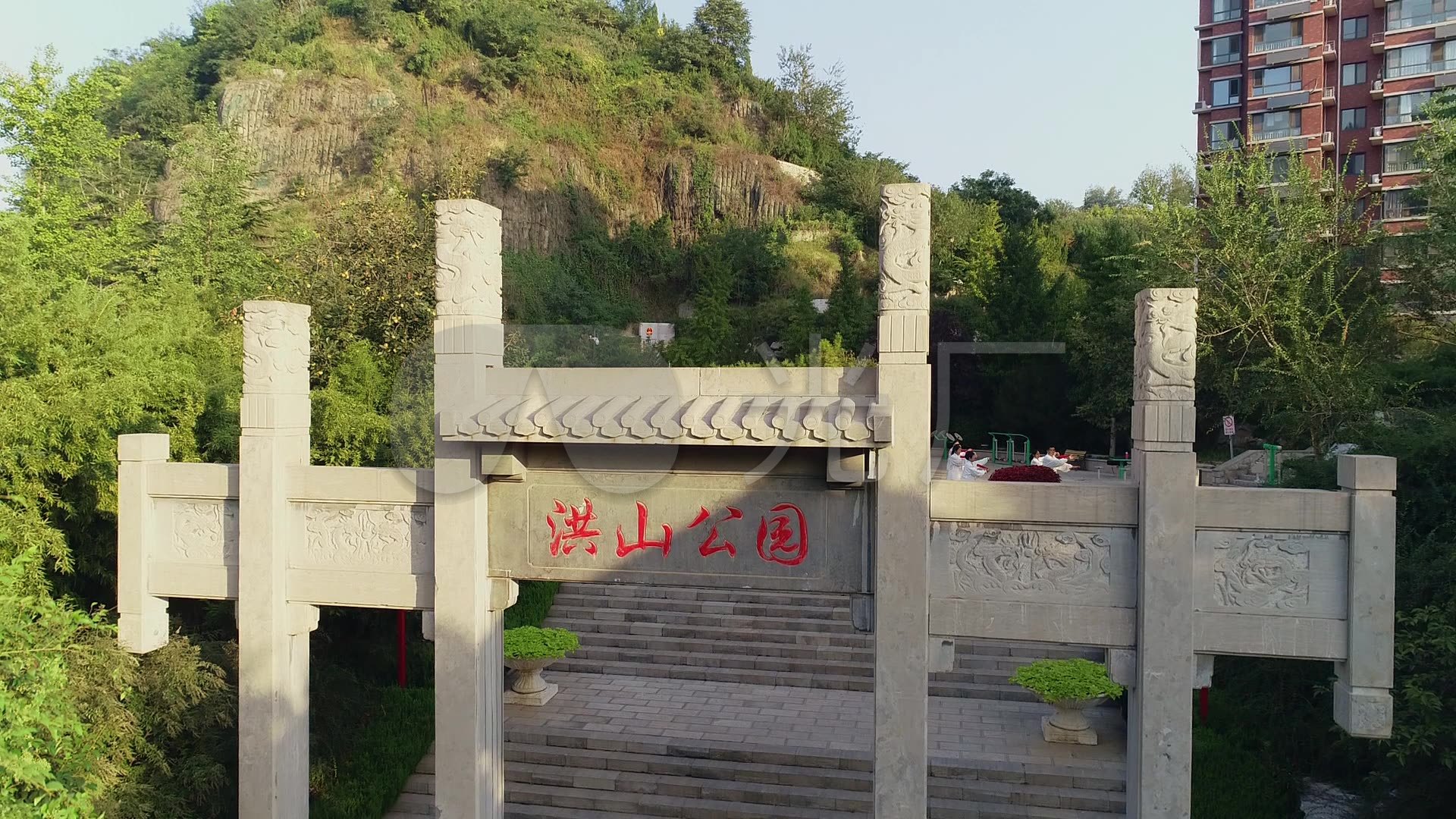 济南旅游路洪山公园大门
