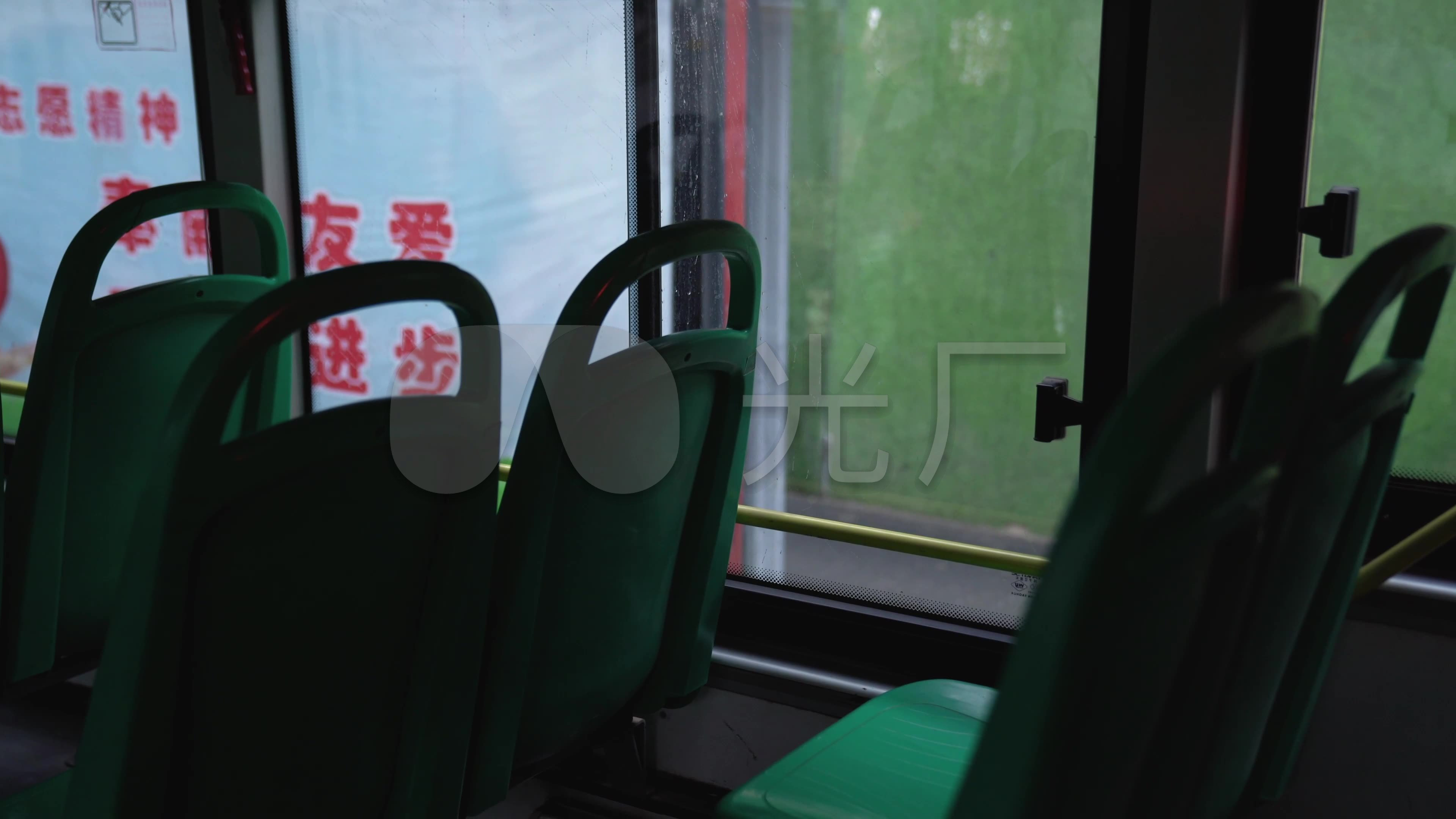 【4k】上下班下雨天公交车窗外忧伤伤感_3840x2160