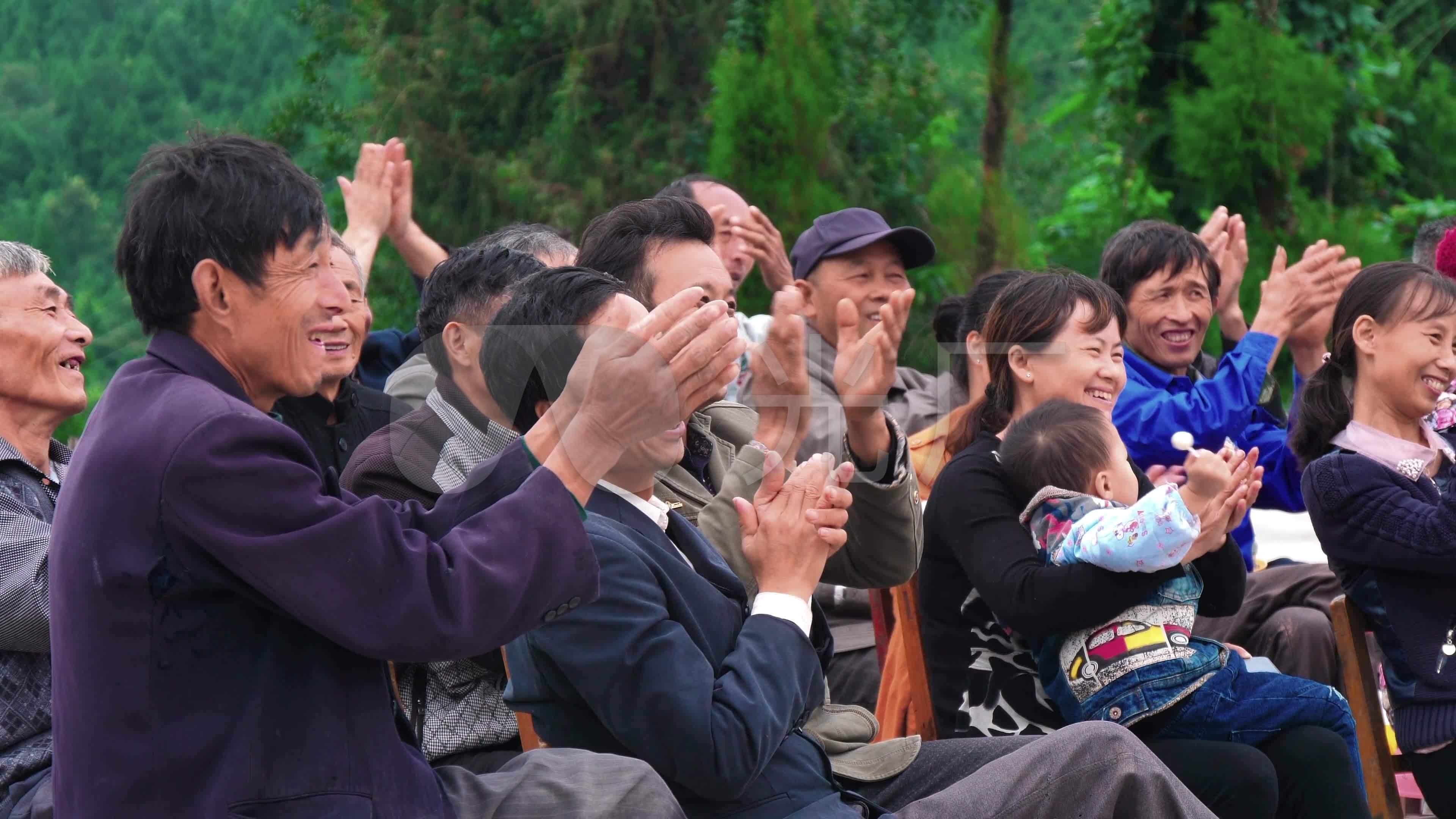 老百姓鼓掌笑脸幸福生活_3840x2160_高清视频素材下载(编号:5702592)