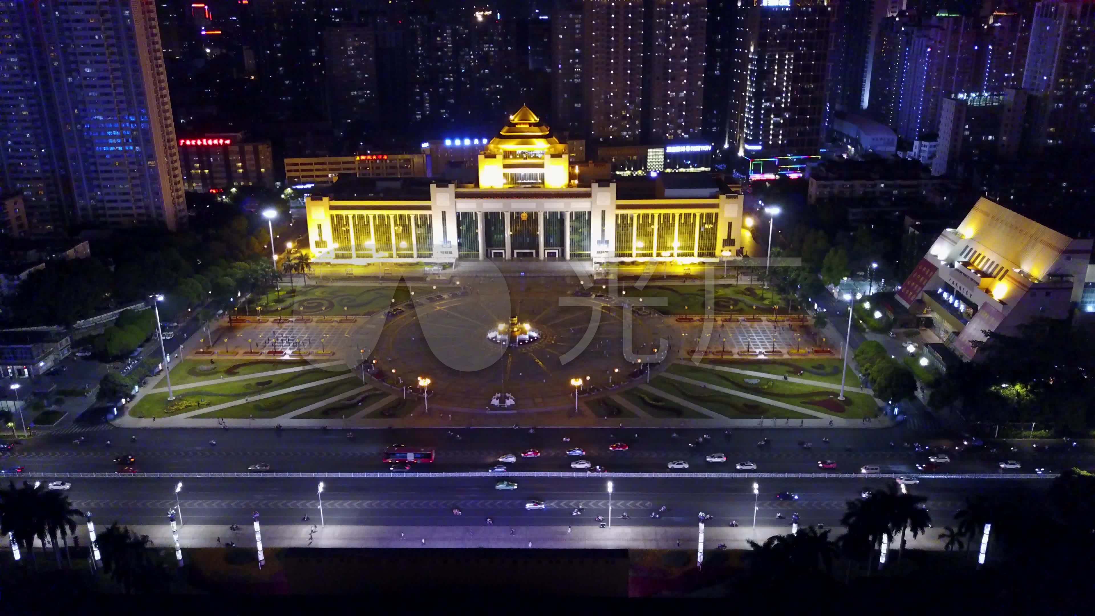 2017年的南宁民族广场夜景