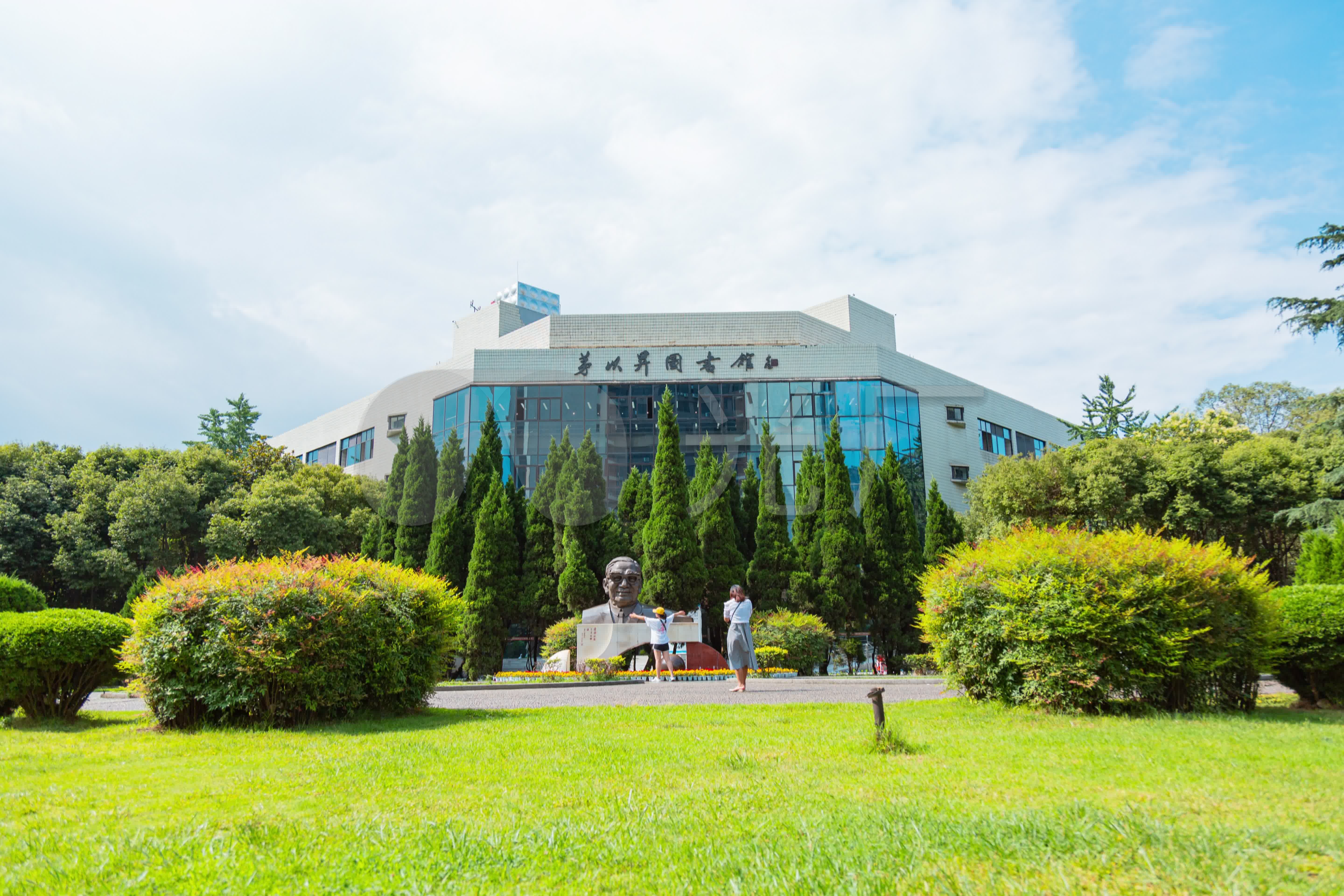 西南交通大学图书馆_5760x3840_高清视频素材下载(:)