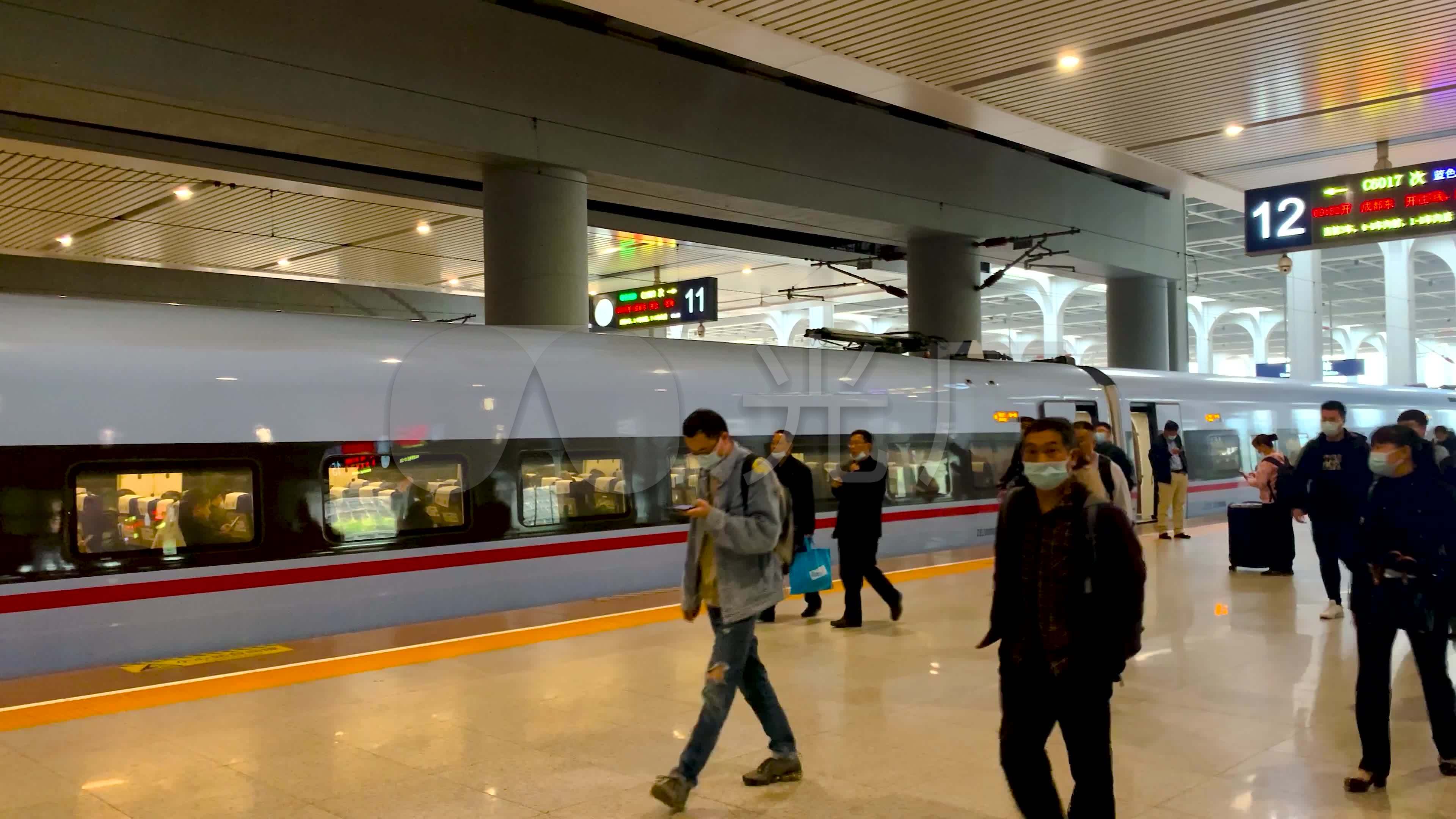 中国高铁成都东站动车站台候车高铁出发_3840x2160