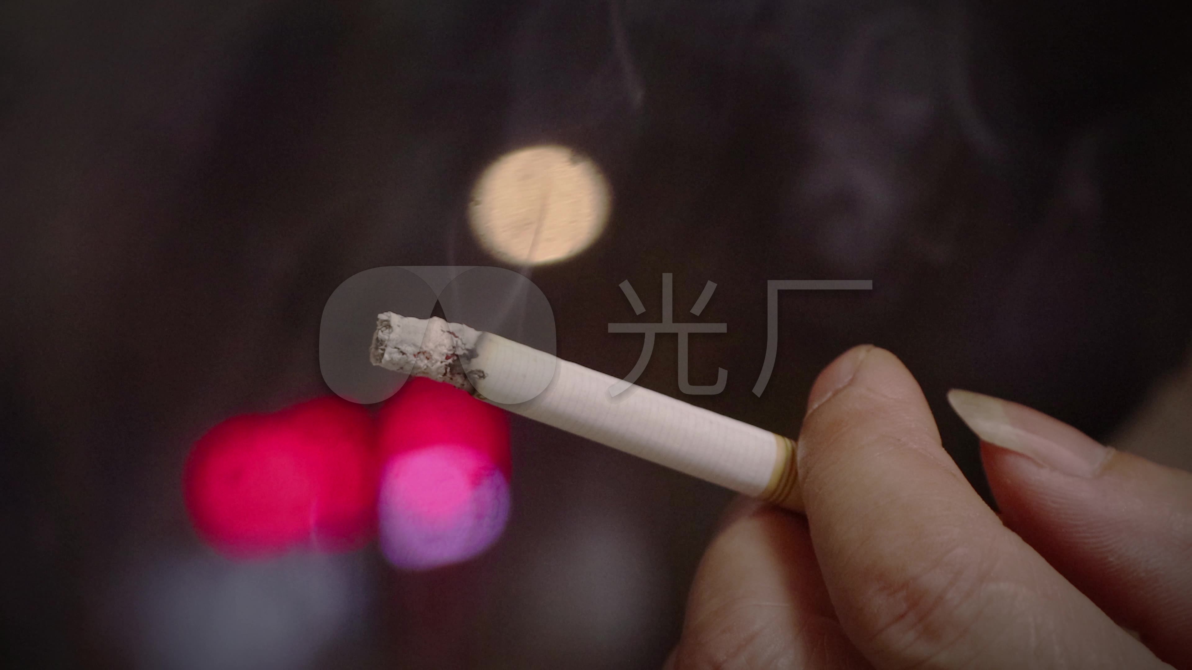 4k中年男子抽烟吸烟生活压力大实拍