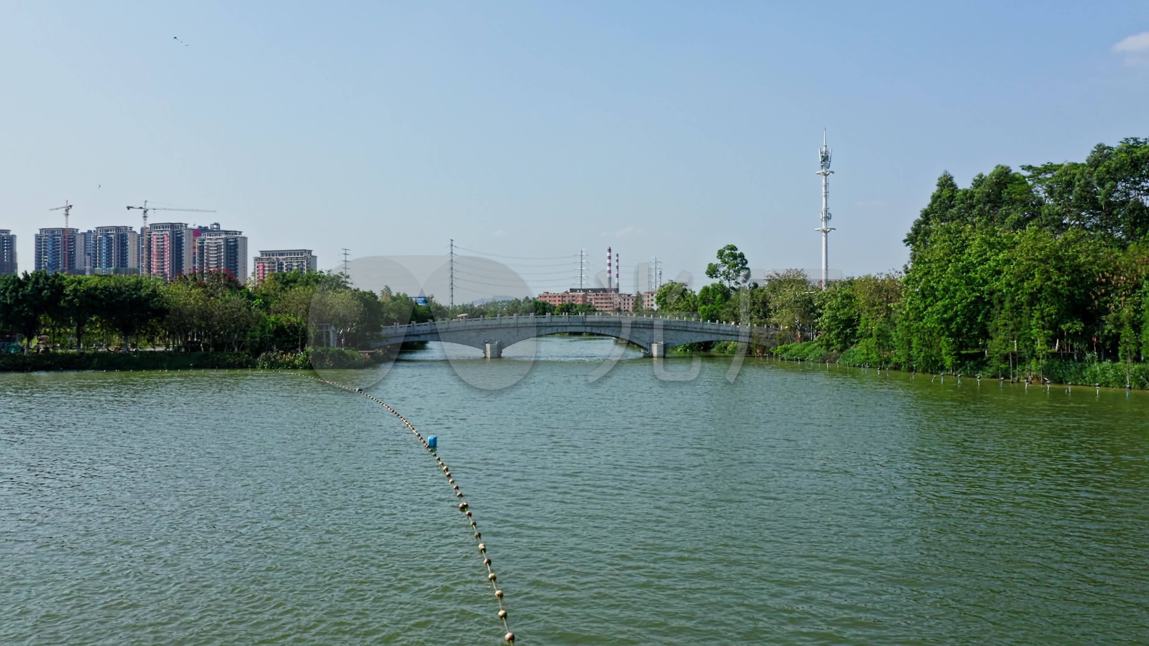 东莞航拍华阳湖湿地公园水面前进