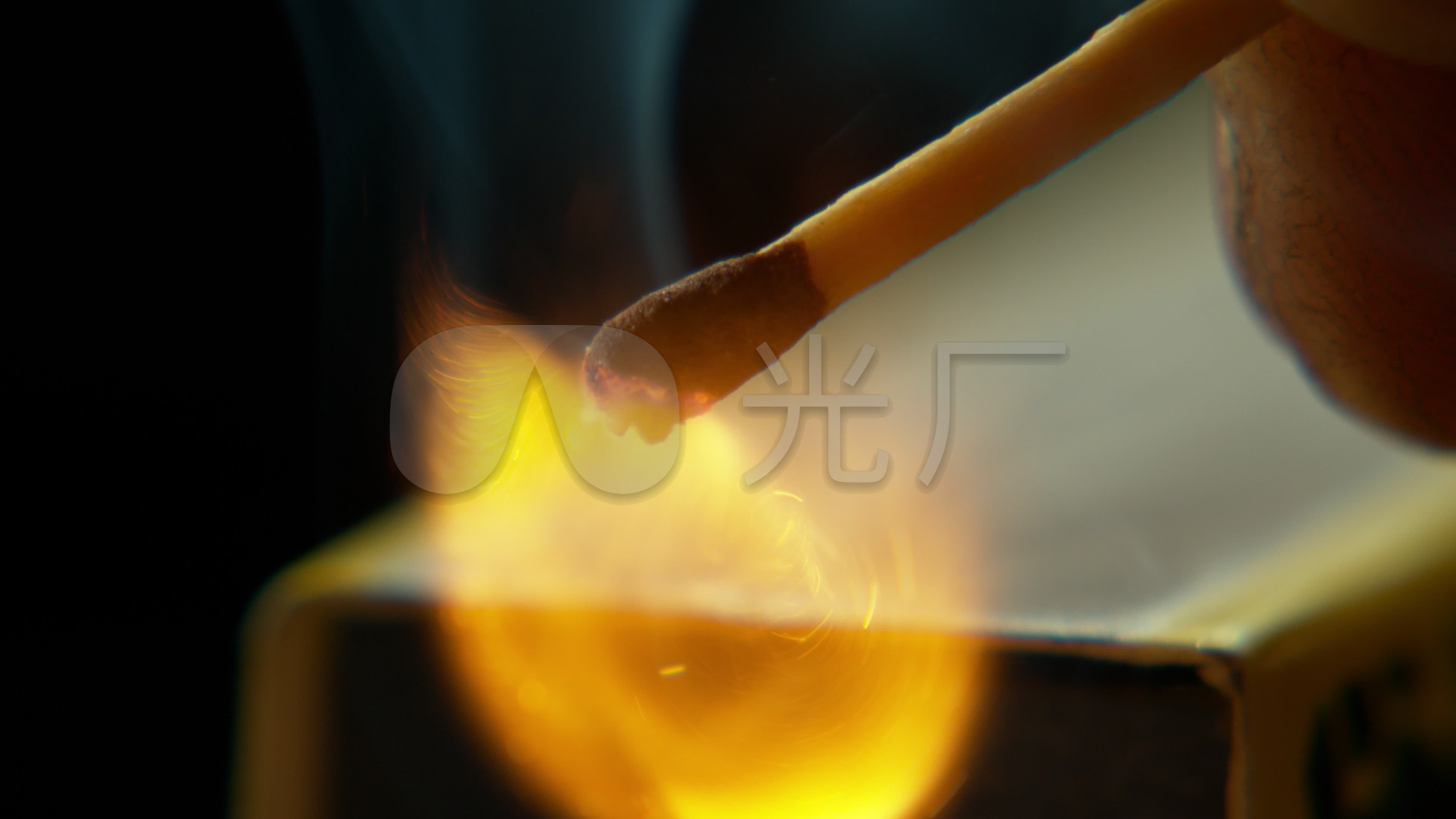 一根燃烧中的火柴