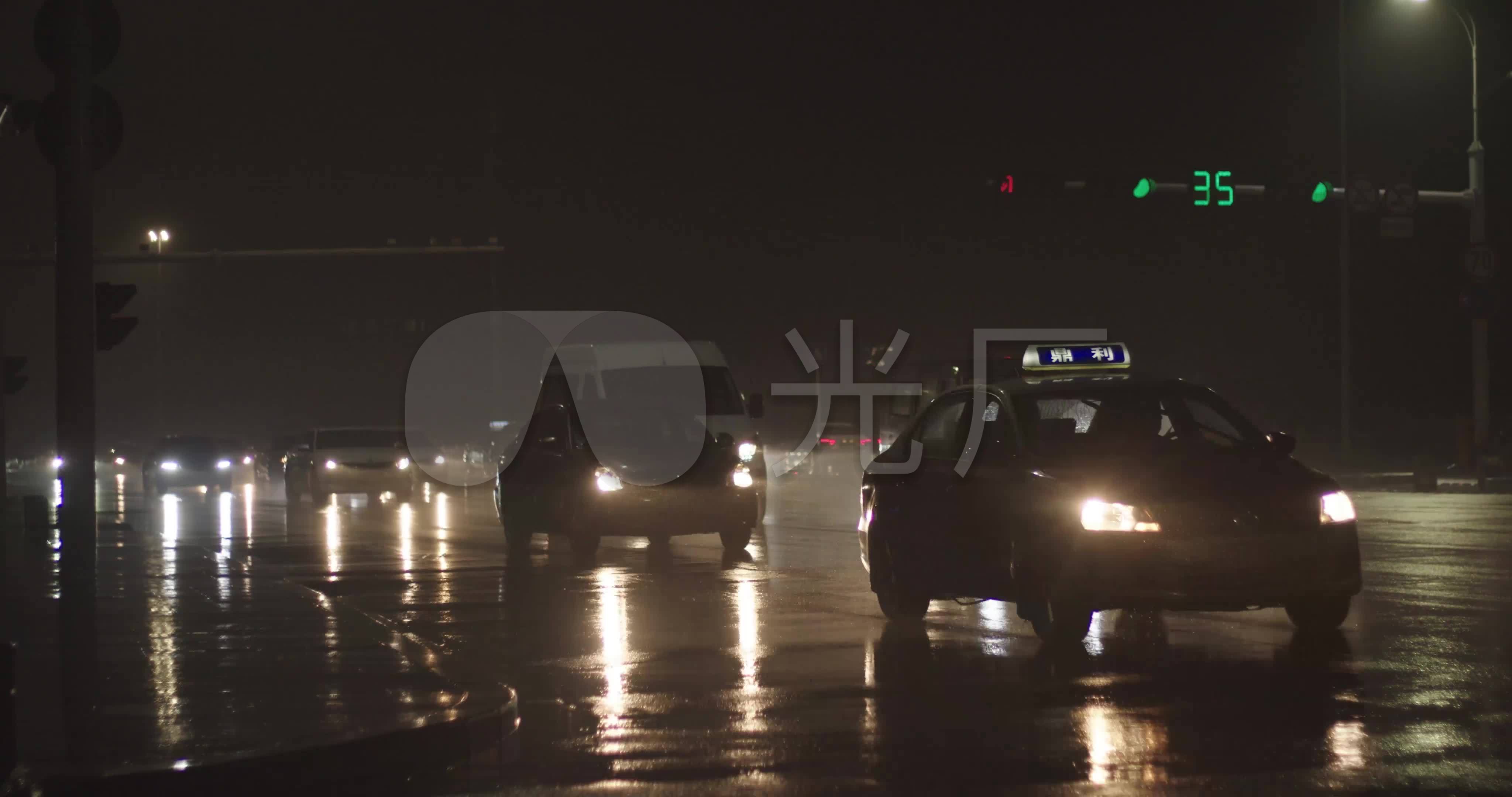 雨天马路夜景伤感