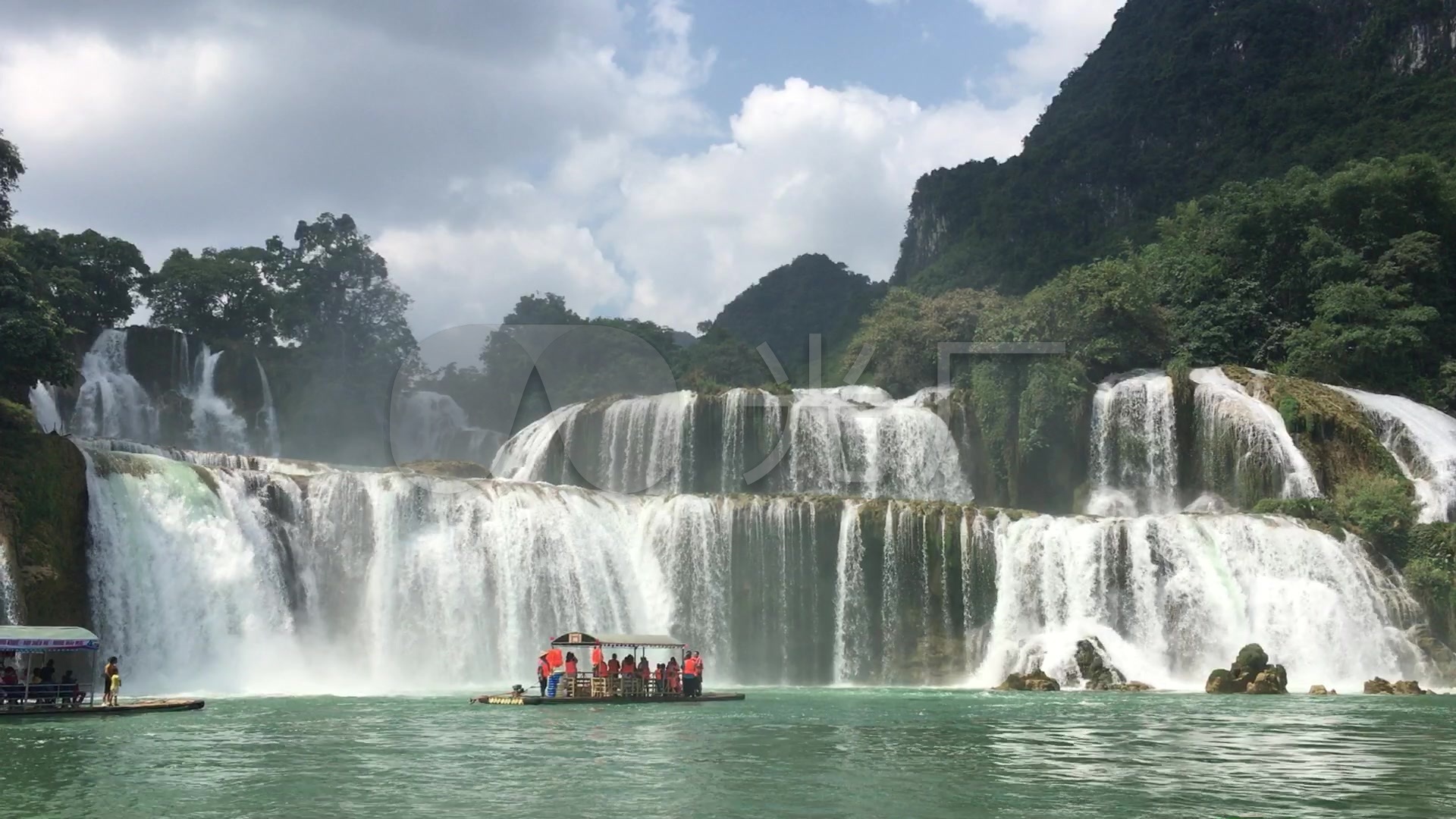 广西风景德天瀑布全景
