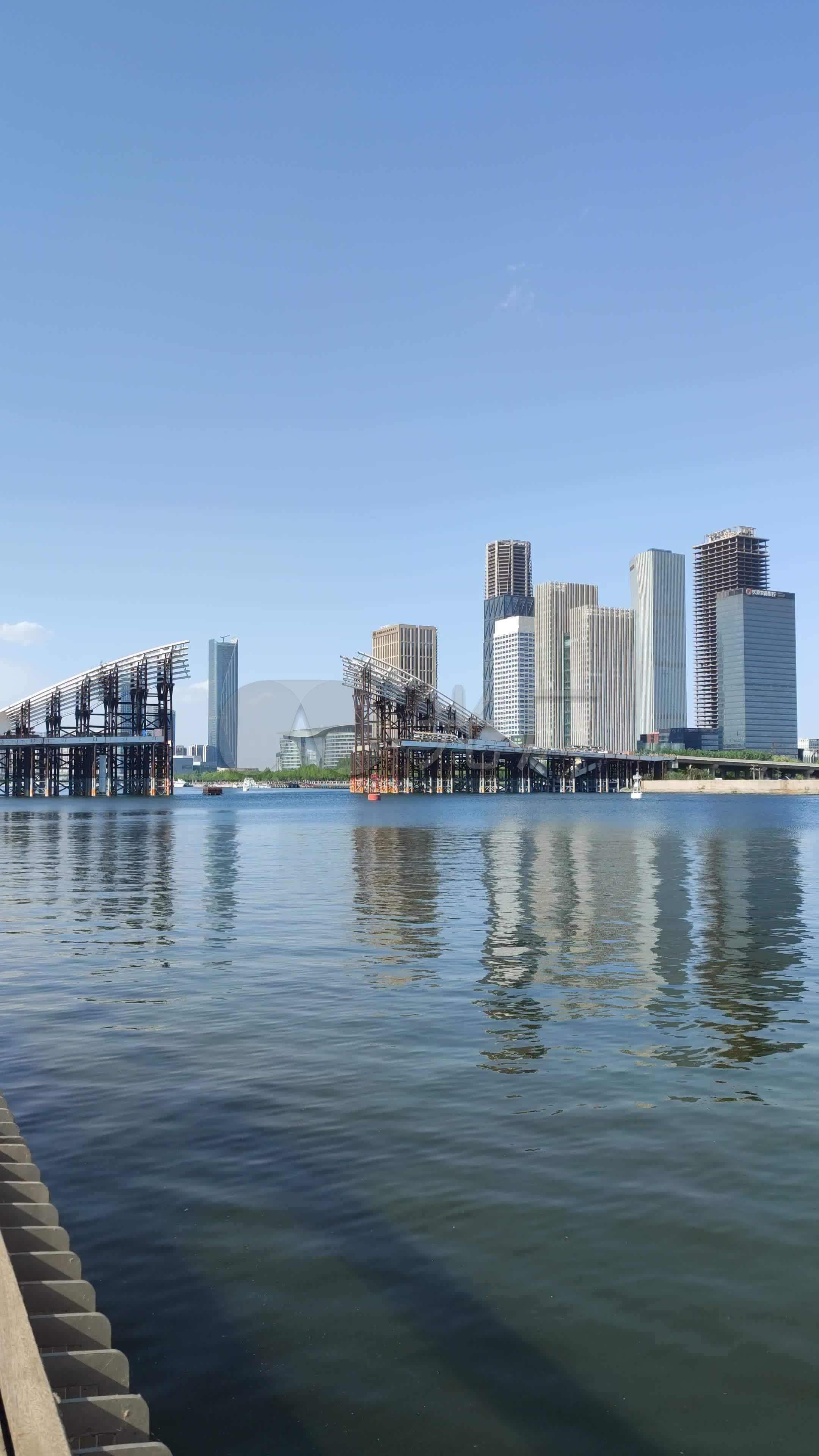 天津滨海新区海河上安阳桥景色