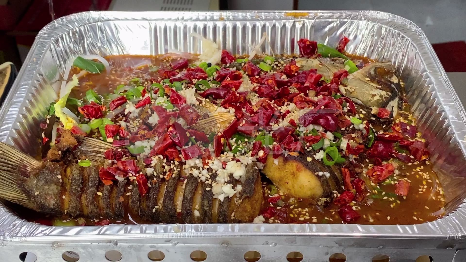 锡纸烤鱼烤鱼烤鱼泼油