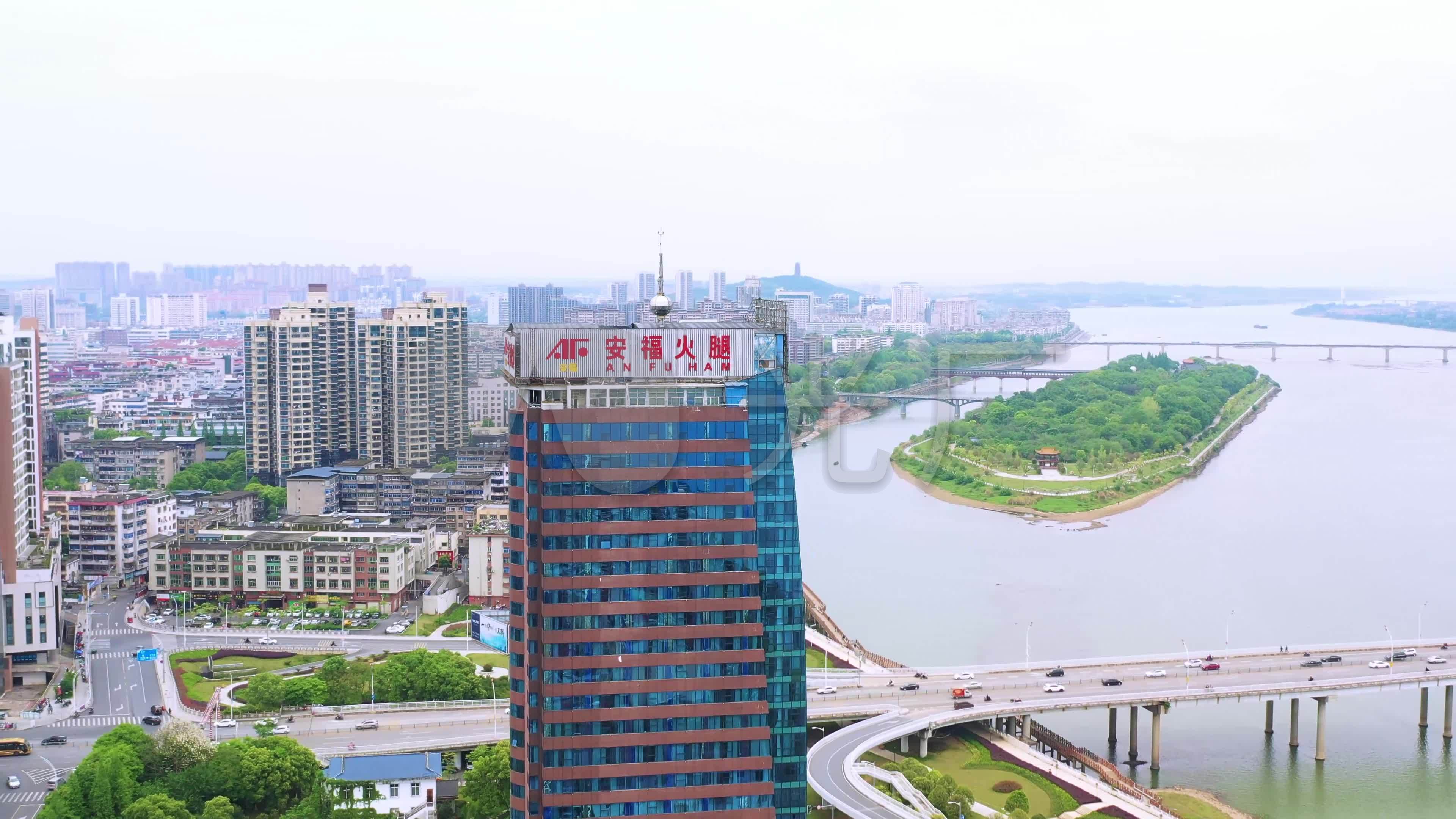 航拍江西吉安吉州区赣江之滨开元洲际大酒店_3840x2160_高清视频素材