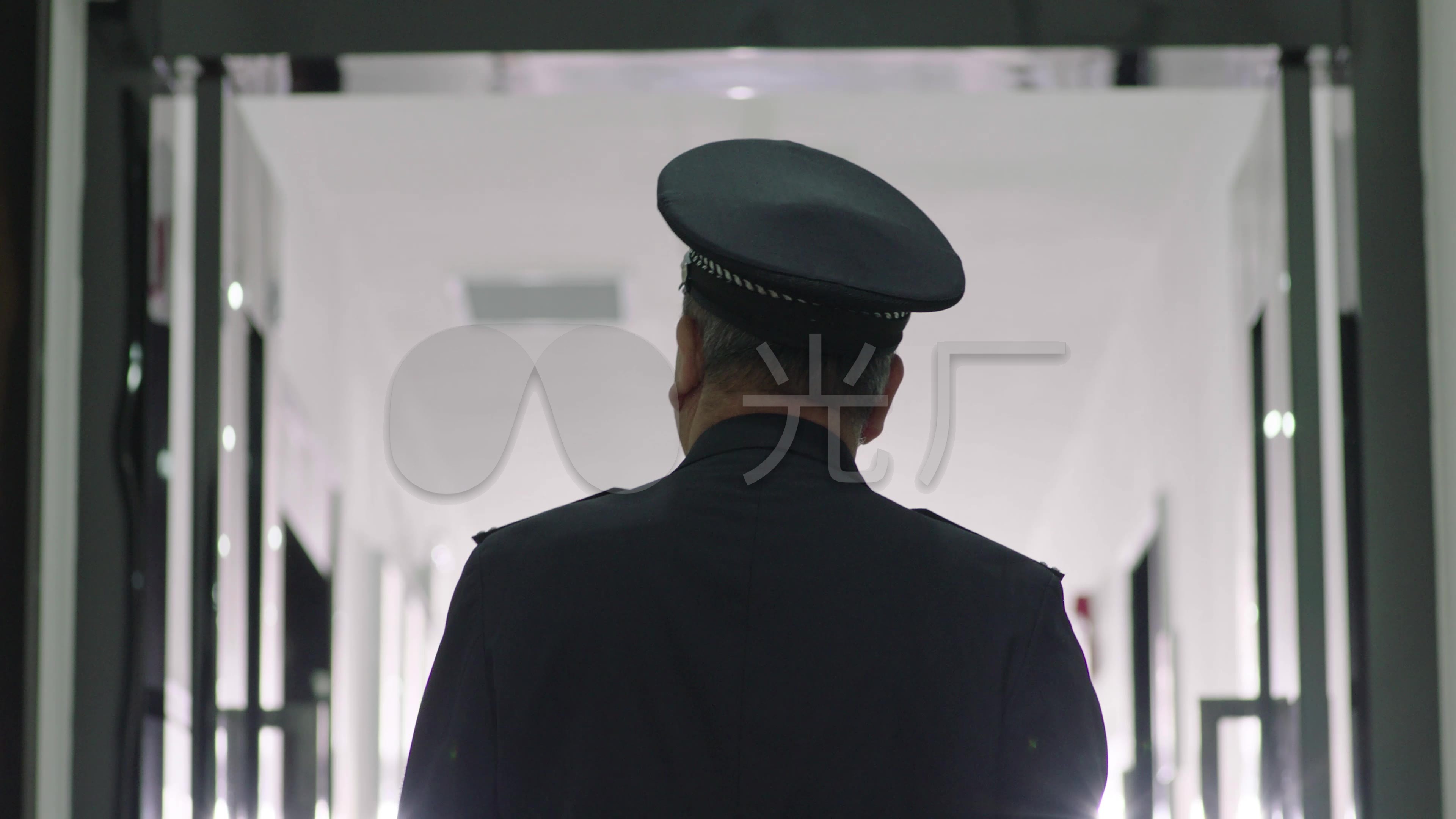 警察形象警察背影公安形象脚步