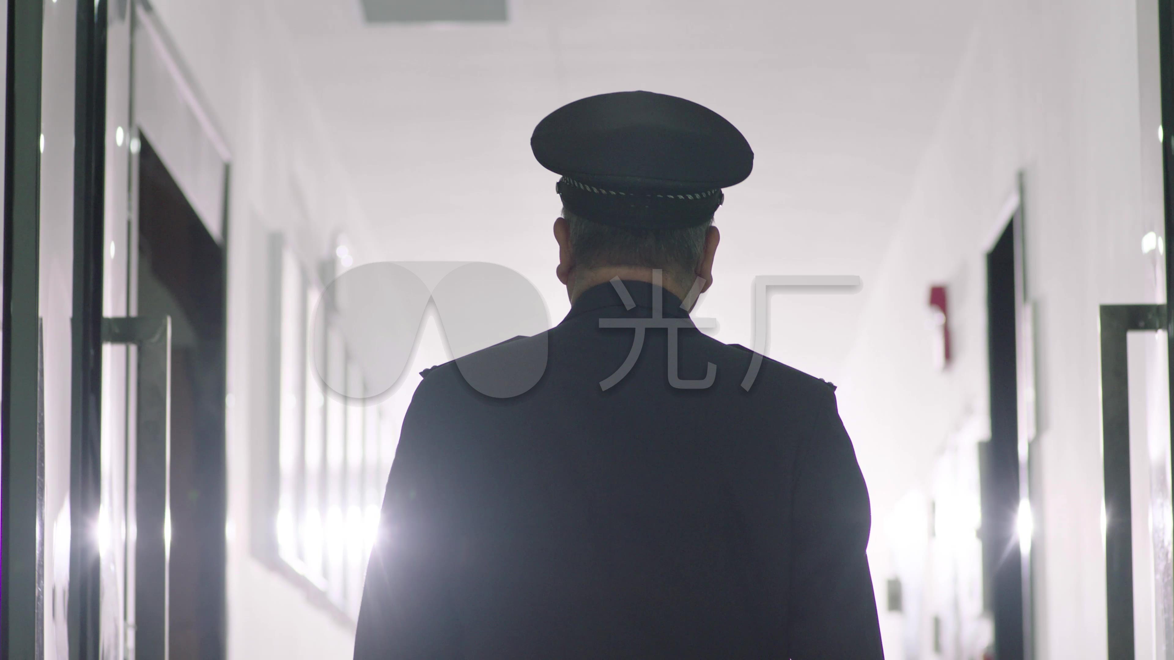 警察形象警察背影公安形象脚步