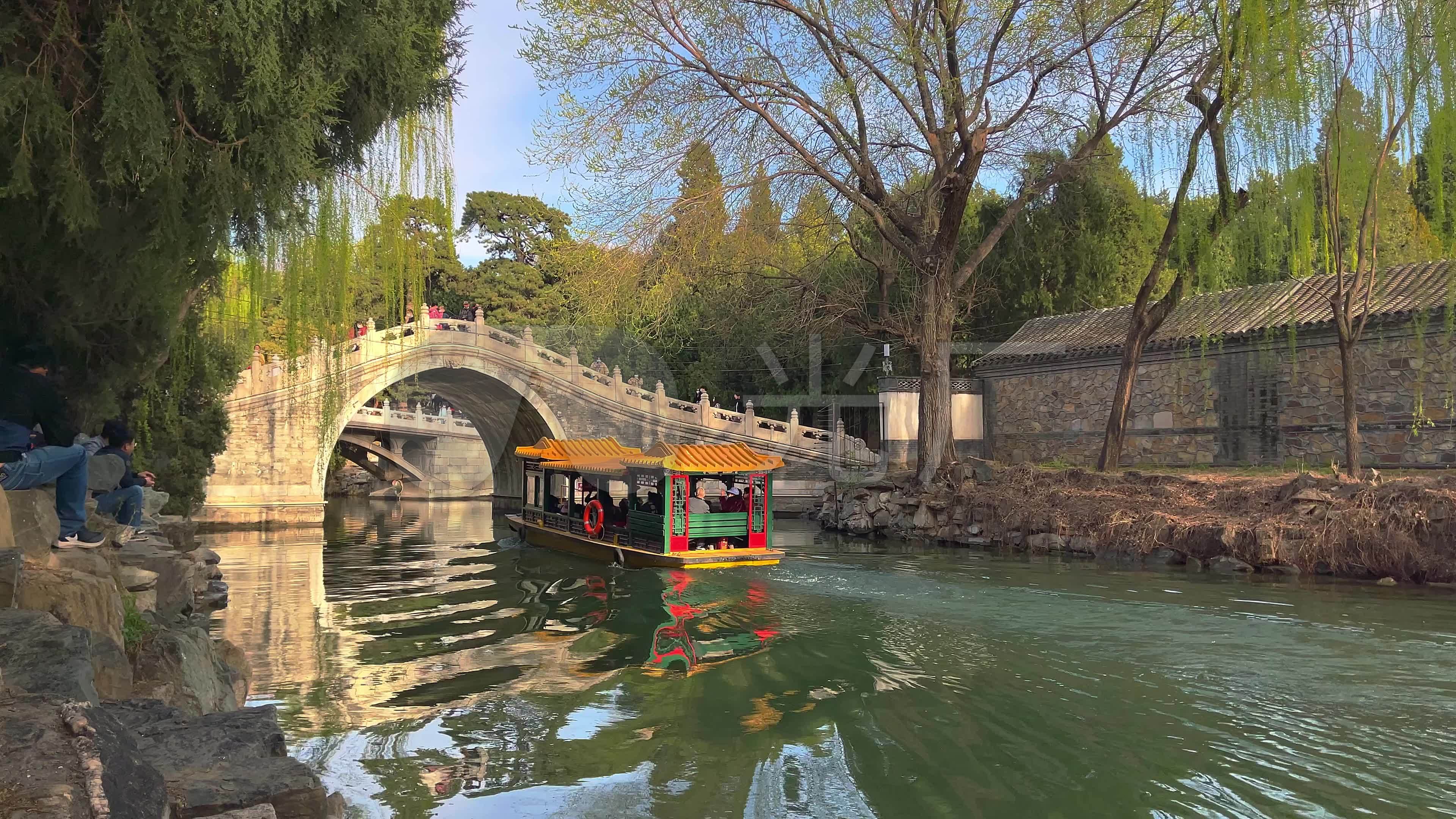 原创拍摄颐和园后湖游船驶过_3840x2160_高清视频素材下载(编号