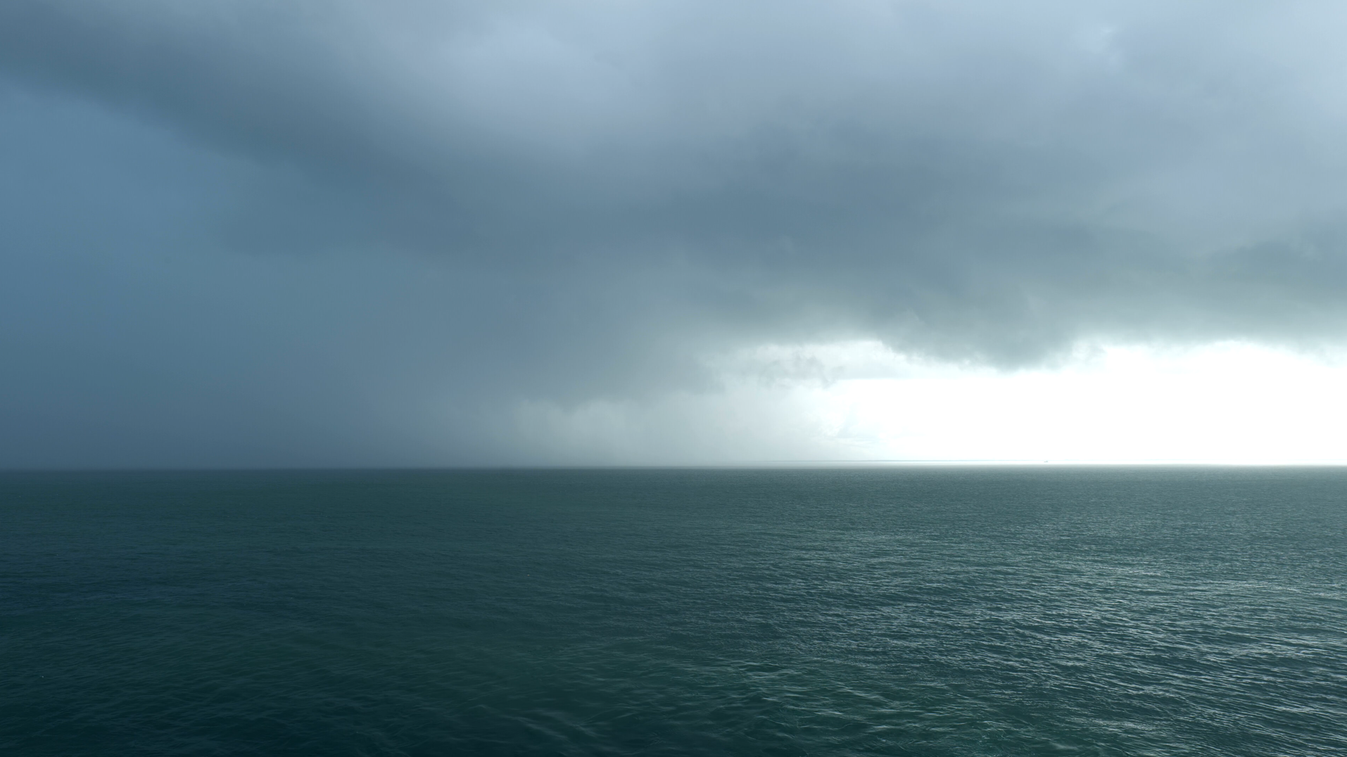 【4k】暴风雨来临前的大海