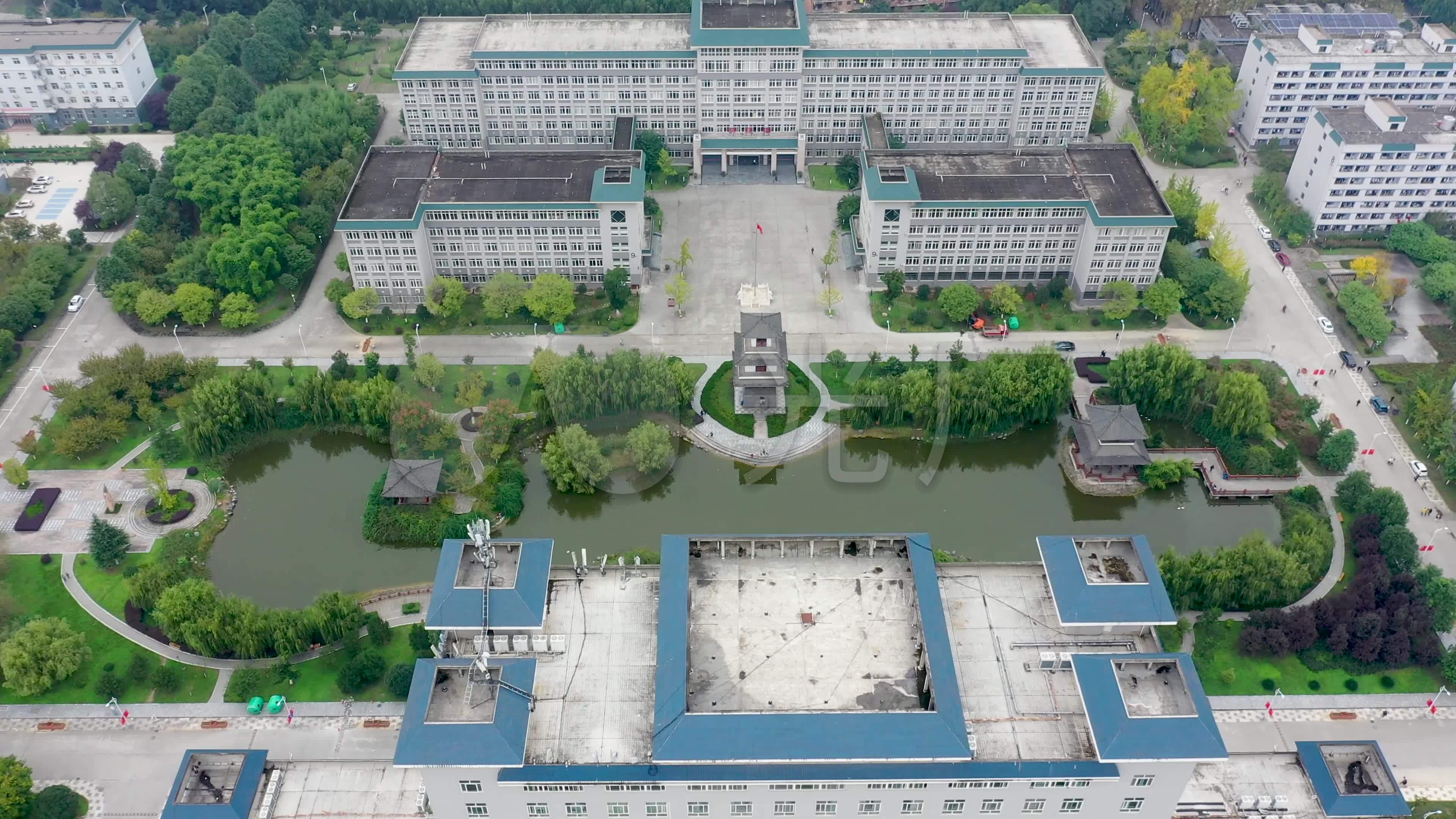 4k航拍陕西汉中理工大学校园_3840x2160_高清视频素材下载(编号