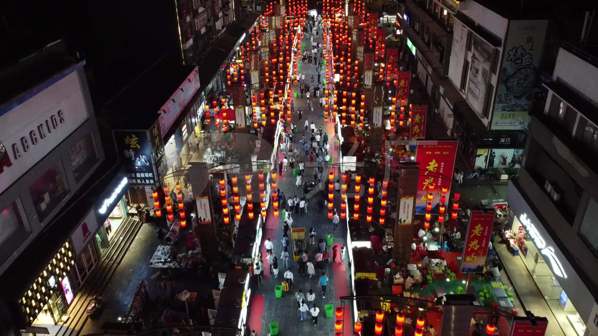 洛阳老城夜市小吃街俯视大红灯笼人流后飞