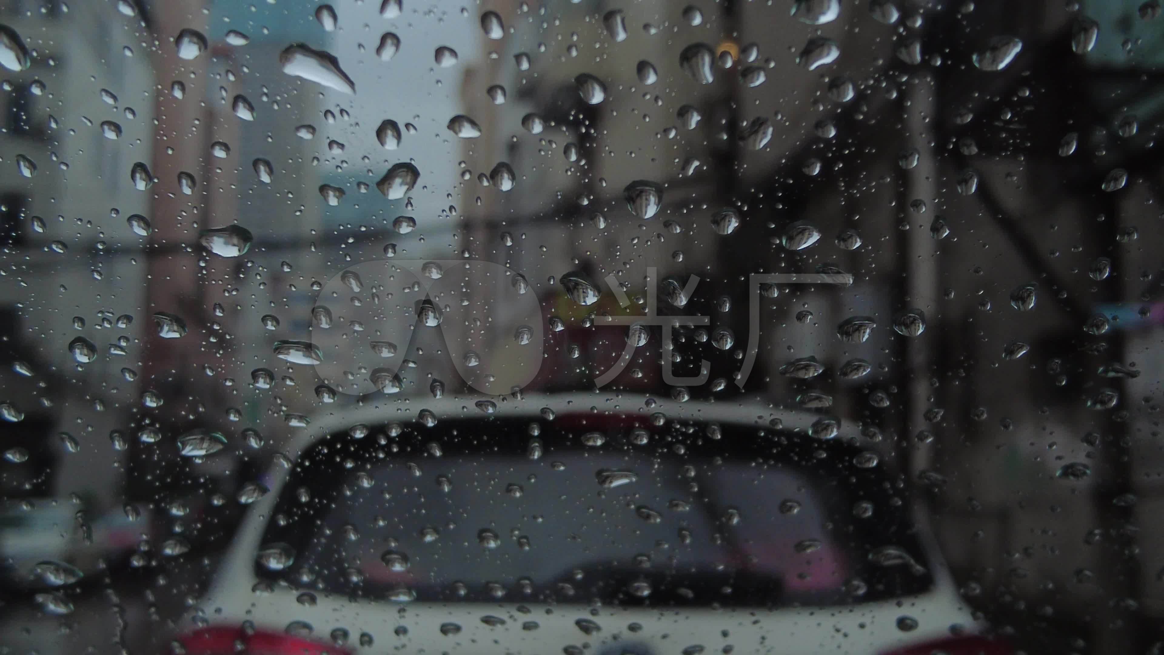 窗外雨景雨点雨季玻璃上的雨点_3840x2160_高清视频