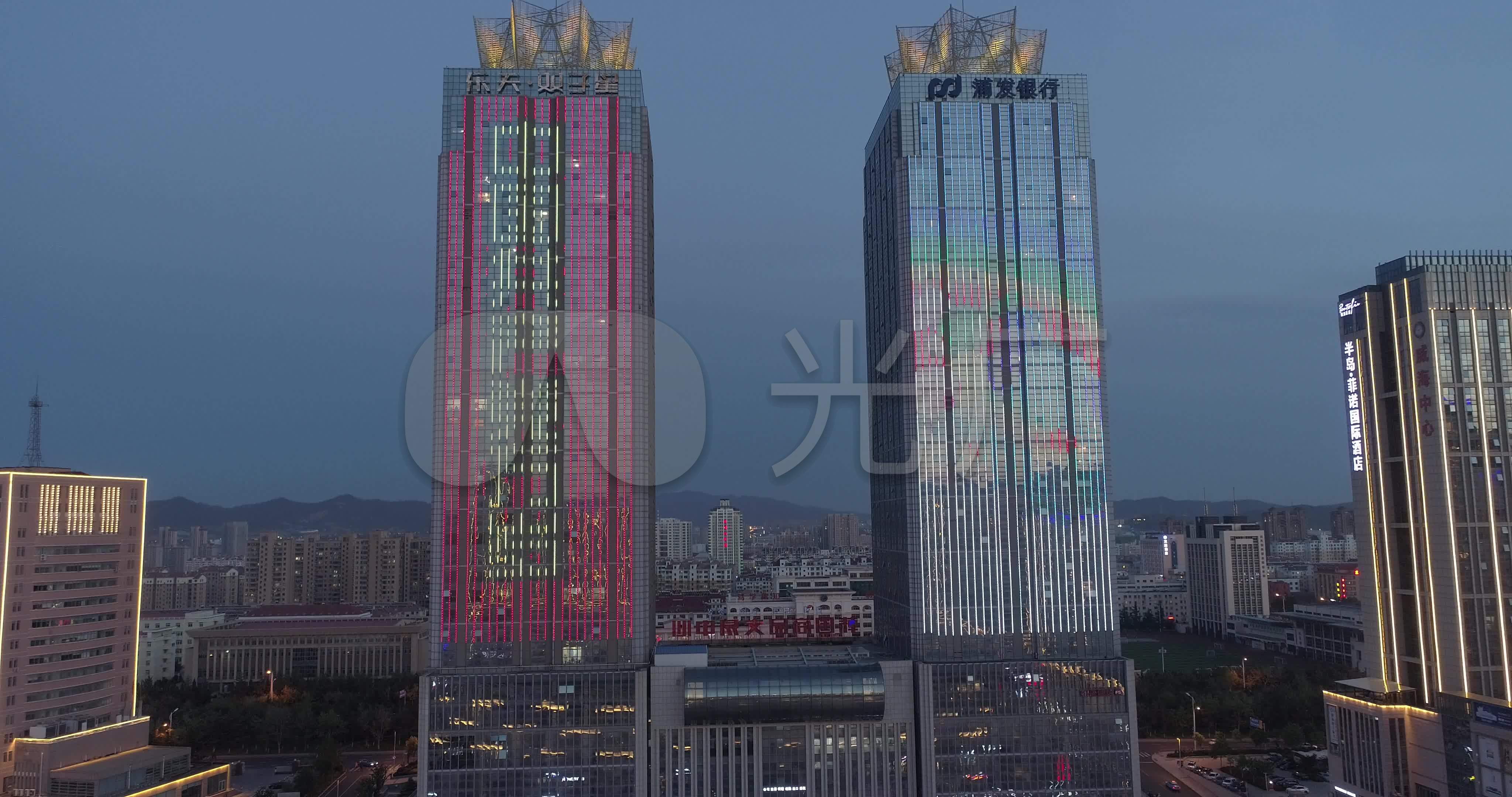 航拍威海乐天双子星夜景_4096x2160_高清视频素材下载(编号:5853983)