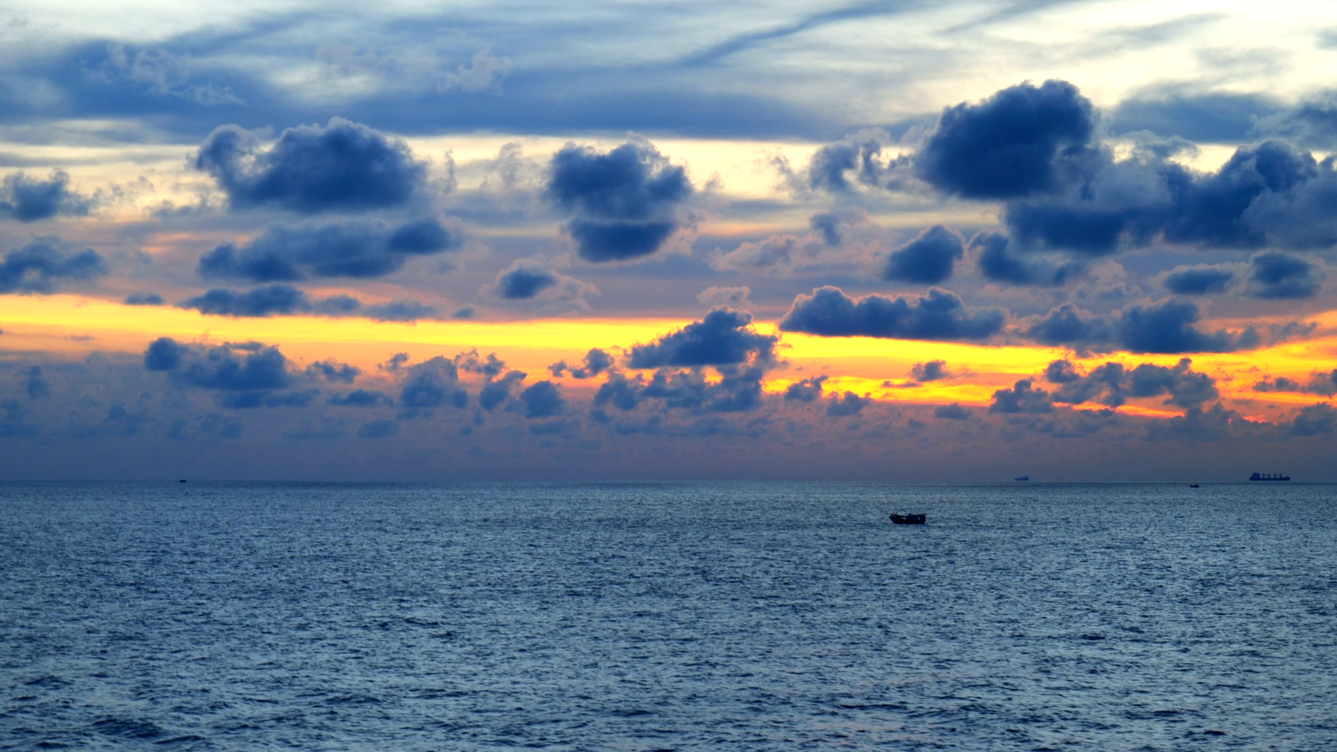 【4k】大海夕阳晚霞小船