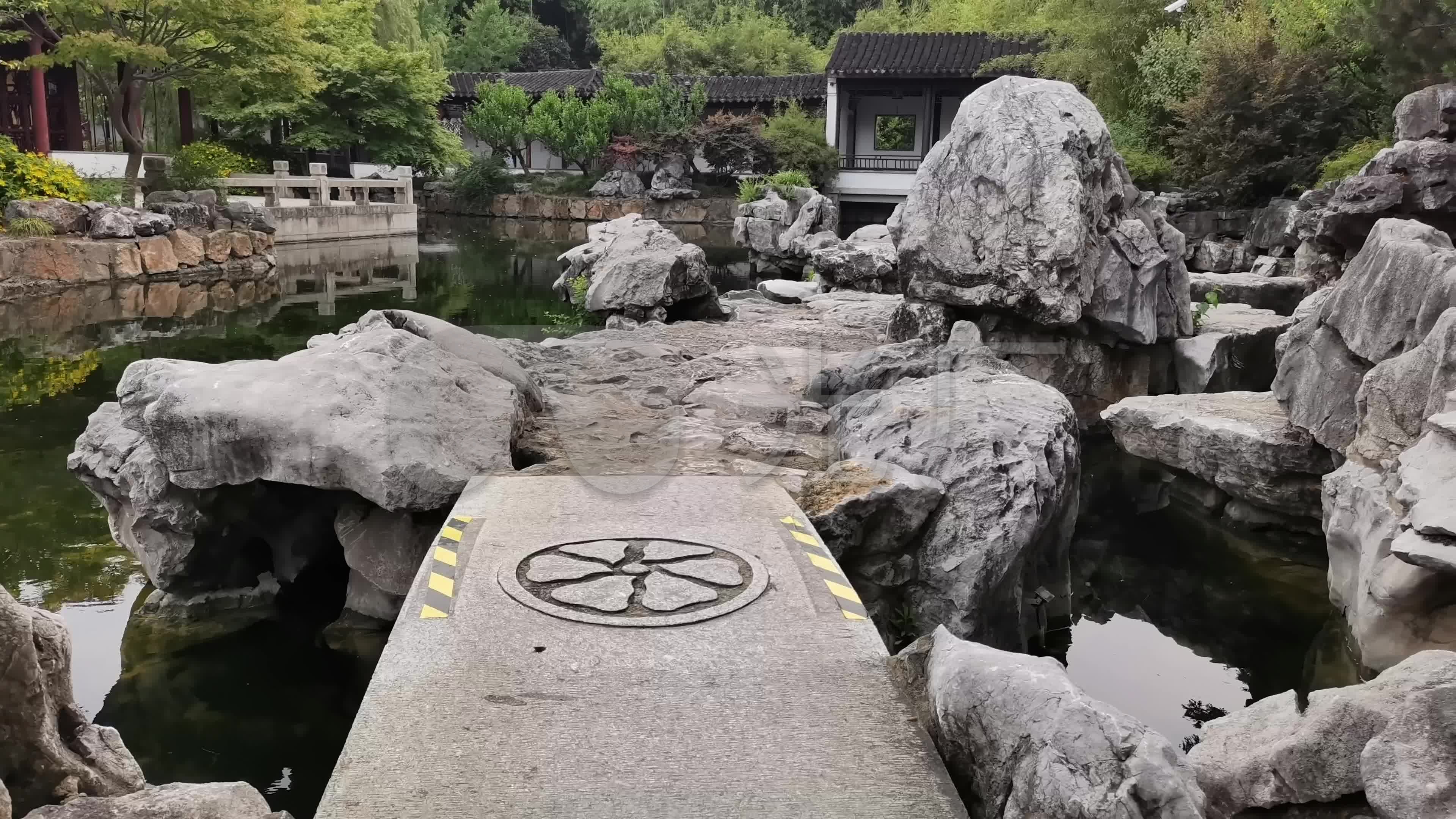 苏州园林 假山 湖水 走廊 上海园林