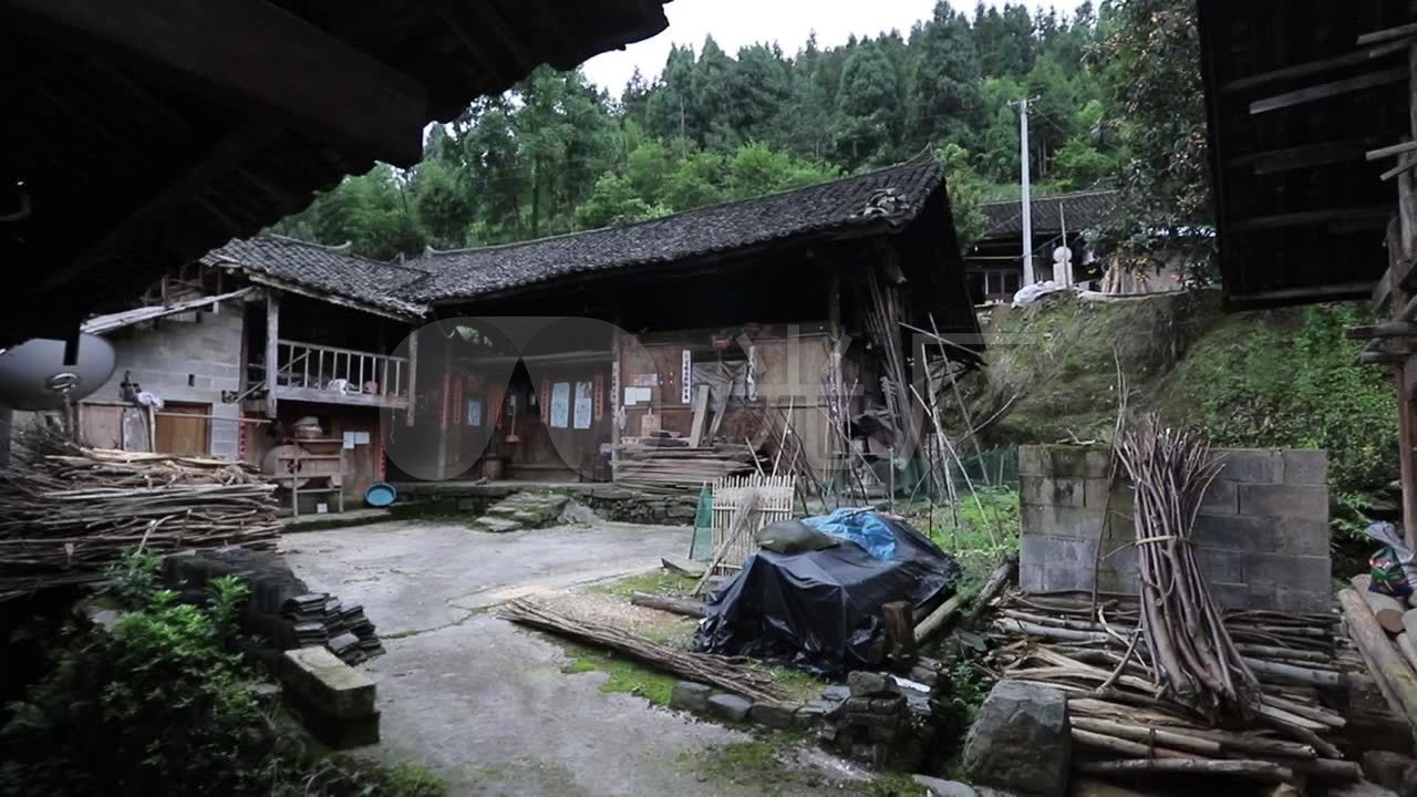 实拍农村木房子旧房子面貌