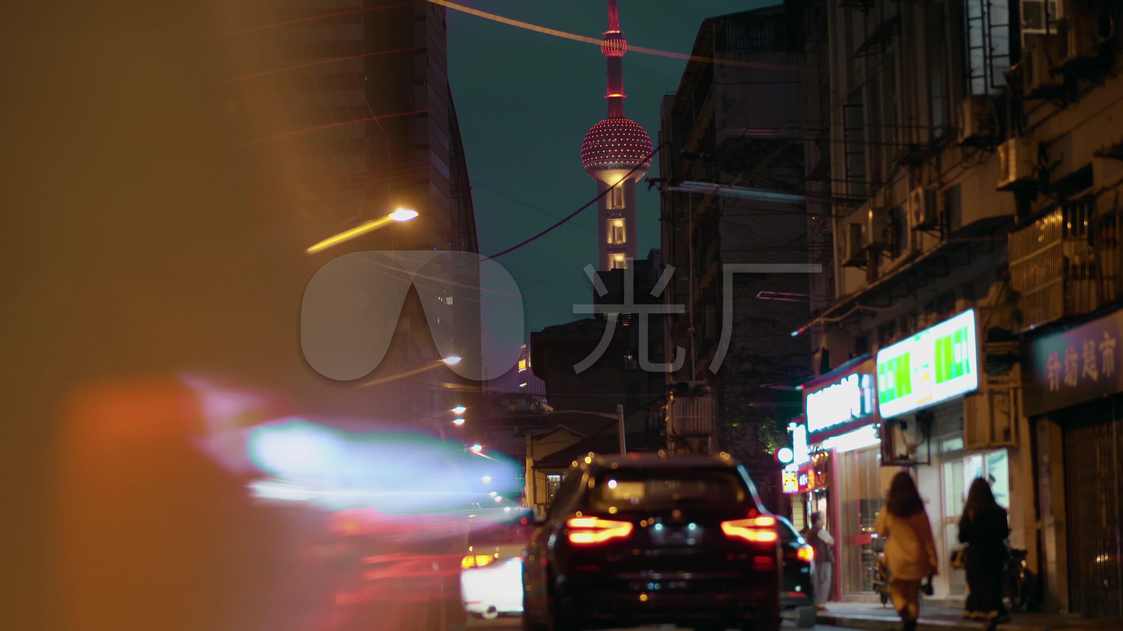 上海东方明珠行人车流夜景街景