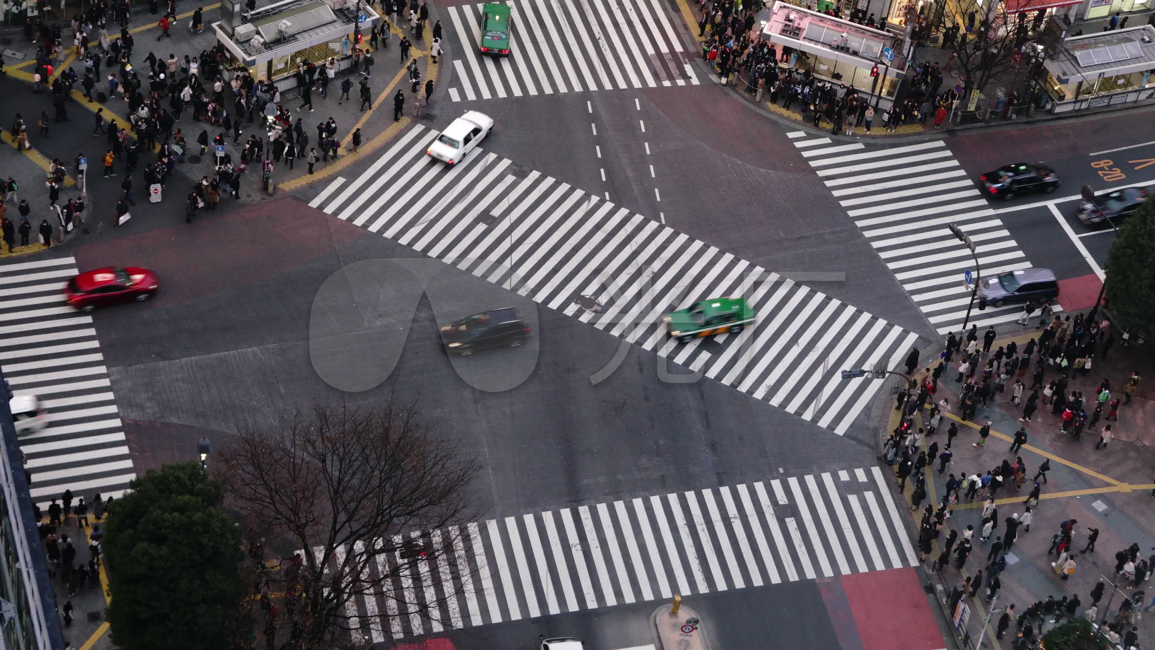 涉谷路口过街行人鸟瞰图_3840x2160_高清视频素材下载(编号:5873223)