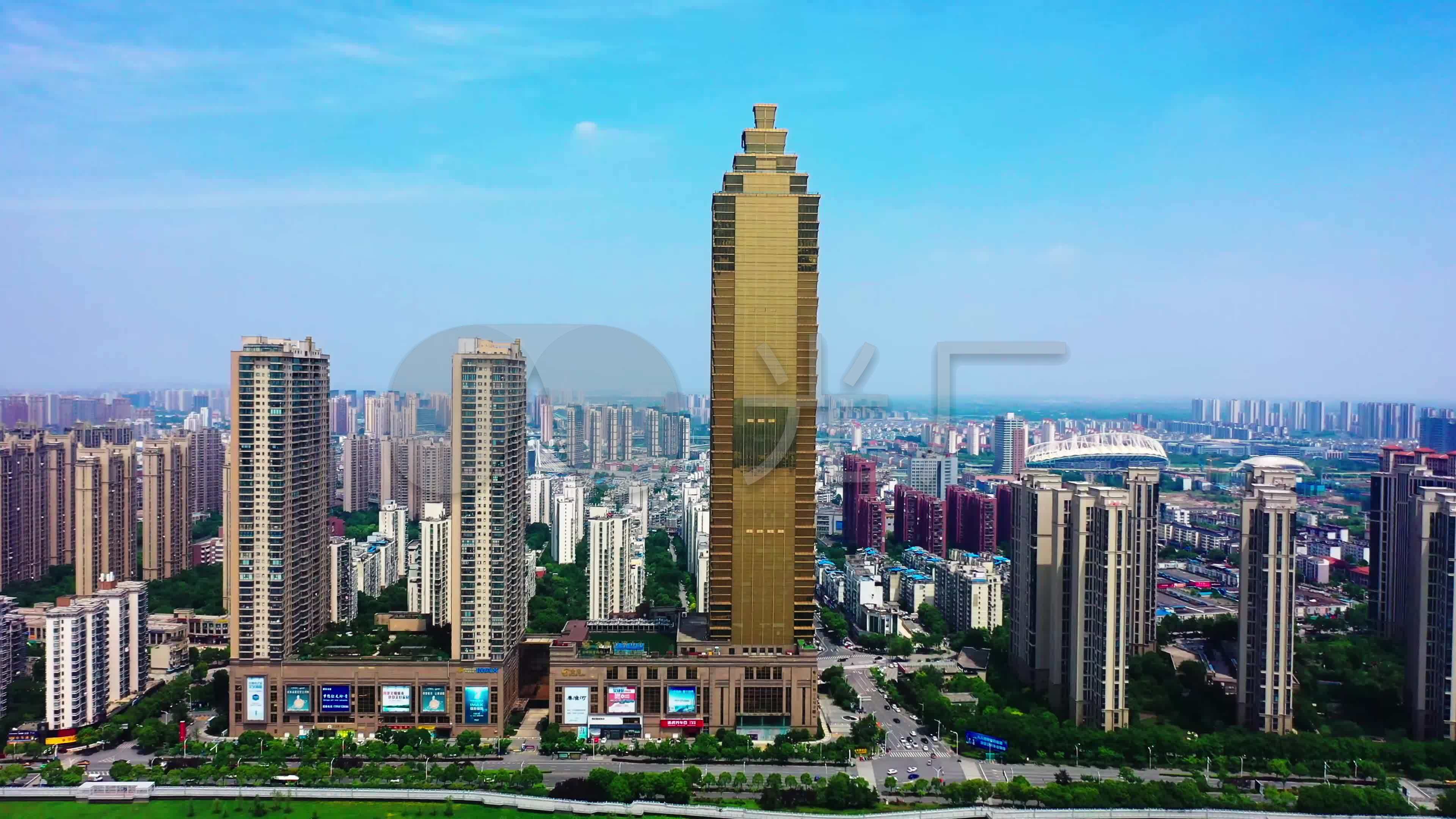 航拍芜湖城市地标长江金鹰大厦_3840x2160_高清视频素材下载(编号