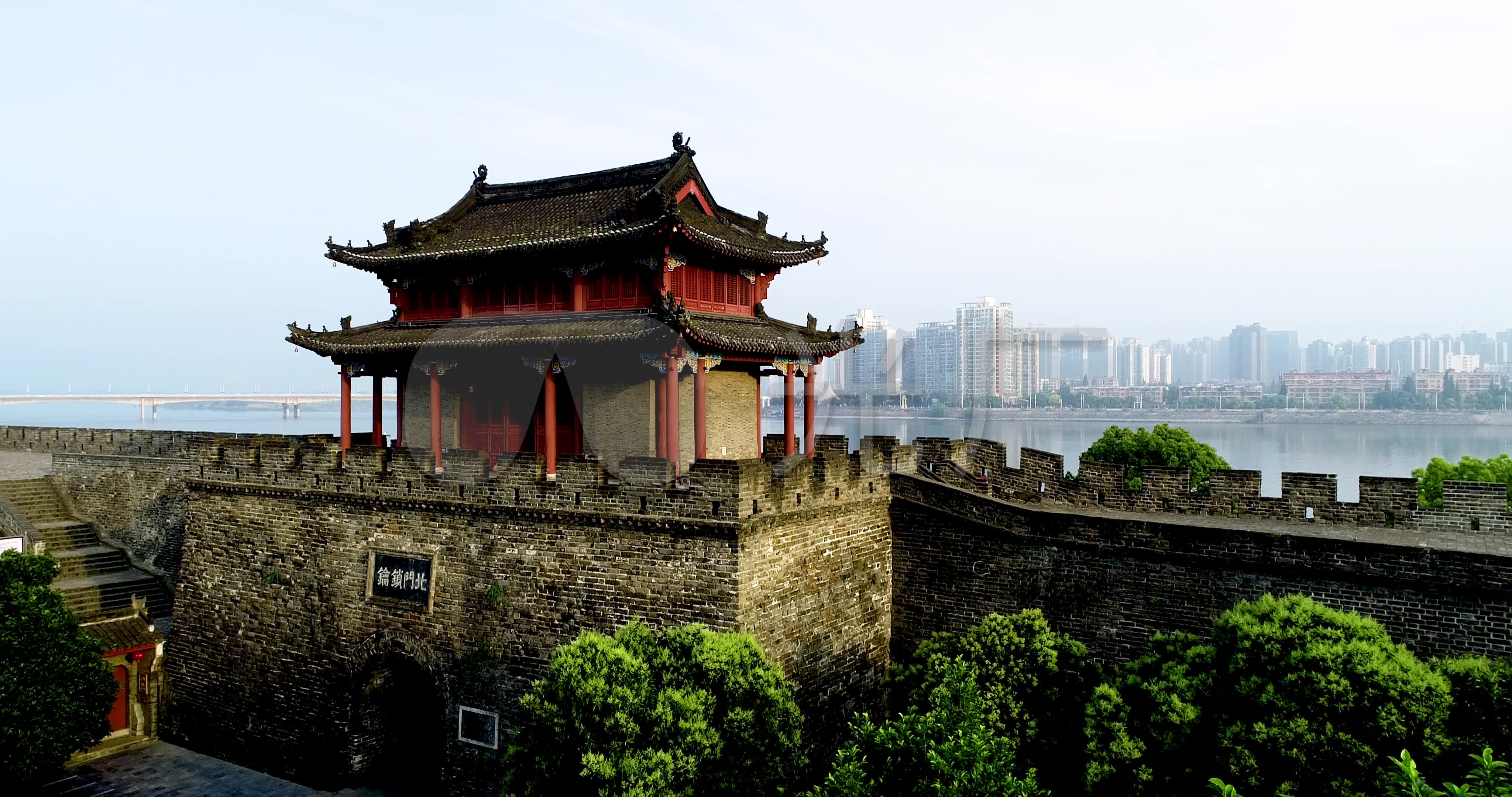航拍襄阳古城地标临汉门城楼_4096x2160_高清视频素材