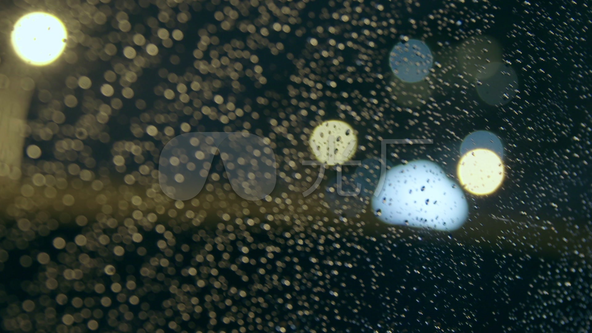 下雨的夜晚车窗外的灯光光晕_1920x1080_高清视频素材