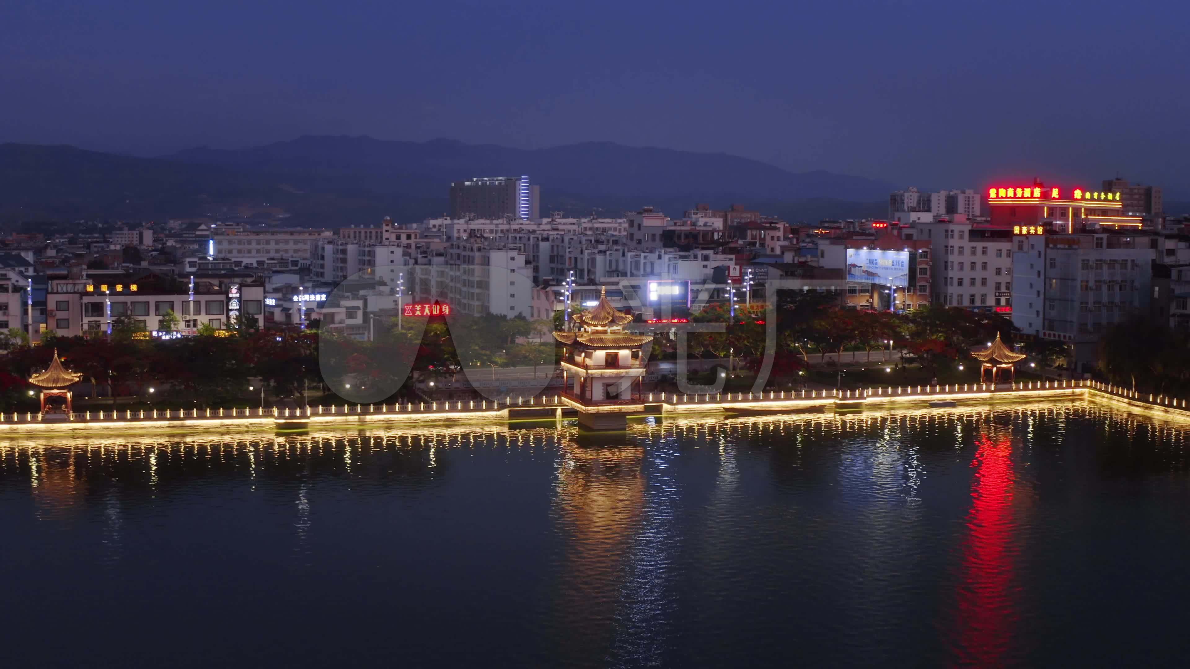 4k云南建水广慈湖七彩城欢乐谷夜景震航拍_3840x2160
