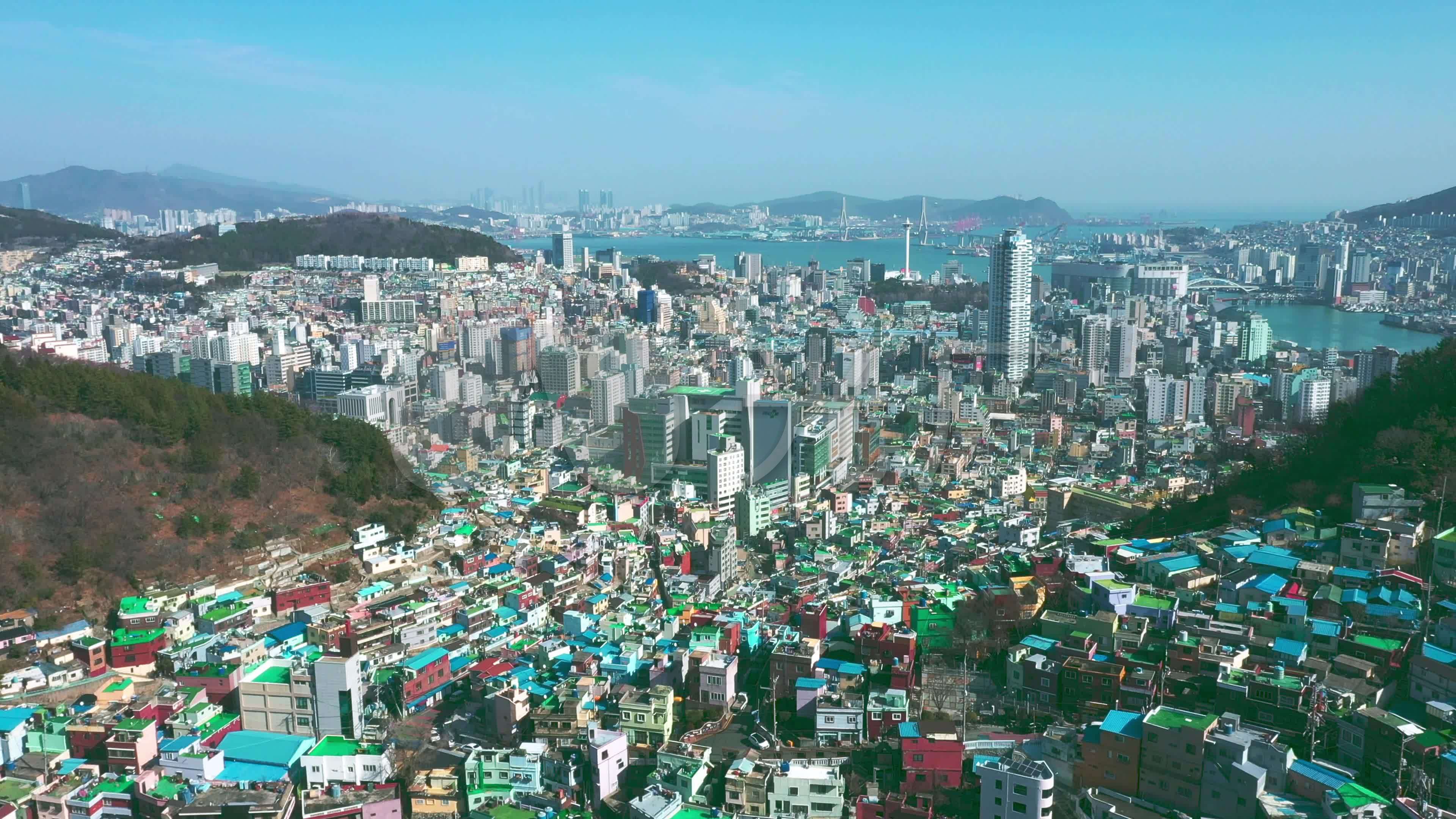 韩国釜山市甘川文化村鸟瞰图.
