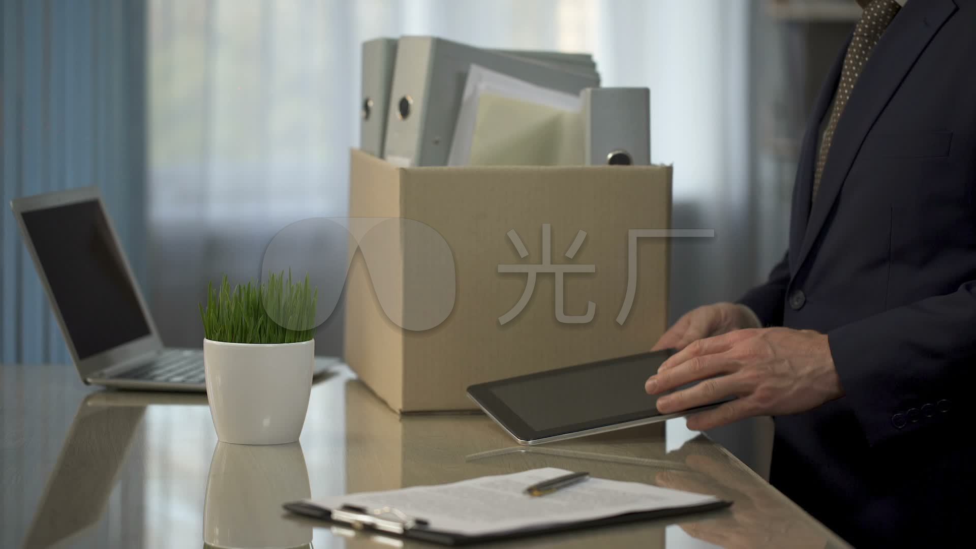 离职收拾办公桌_1920x1080_高清视频素材下载(编号:)