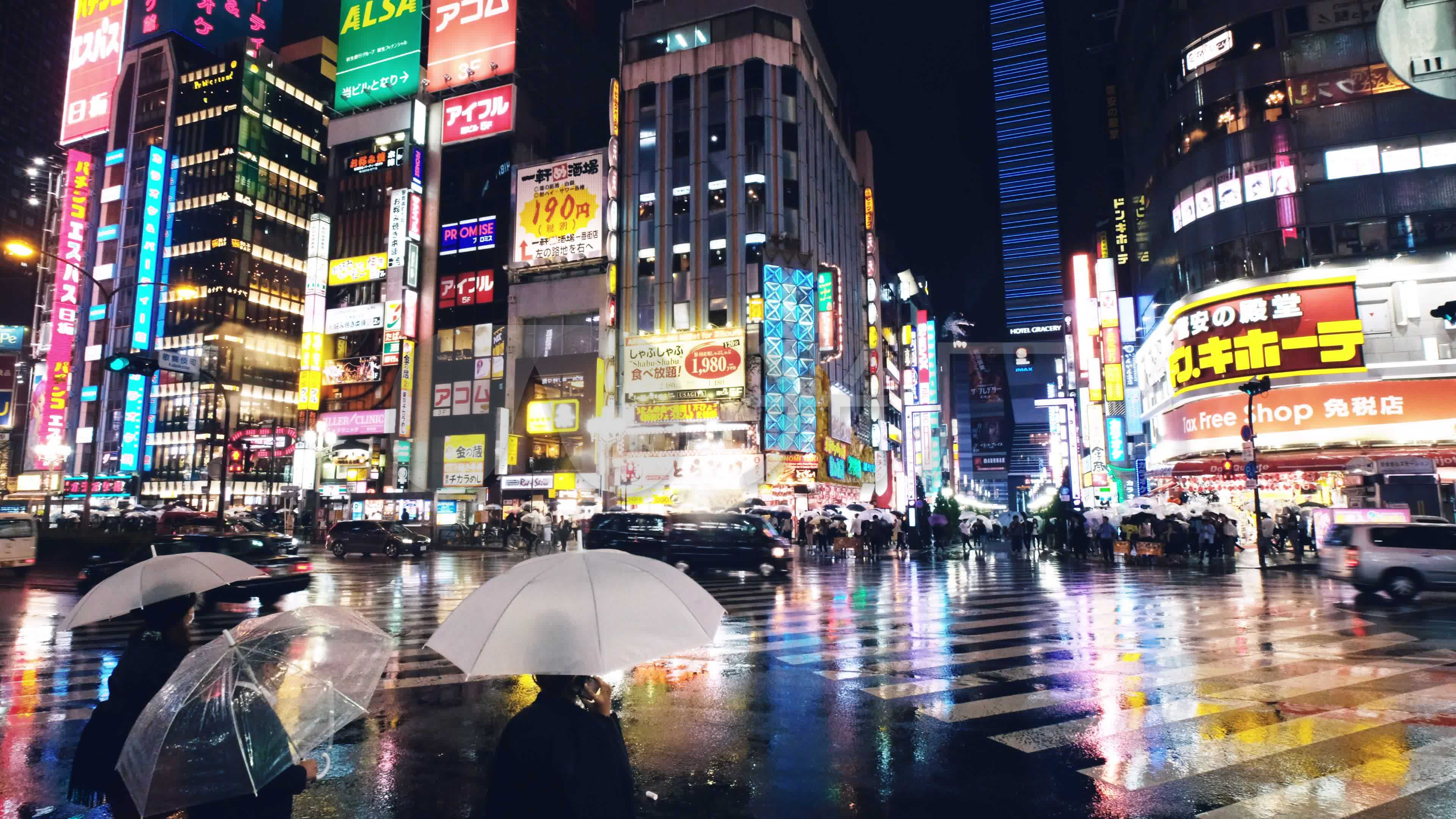 雨夜日本东京新宿歌舞伎町区的街景_3840x2160_高清视频素材下载(编号