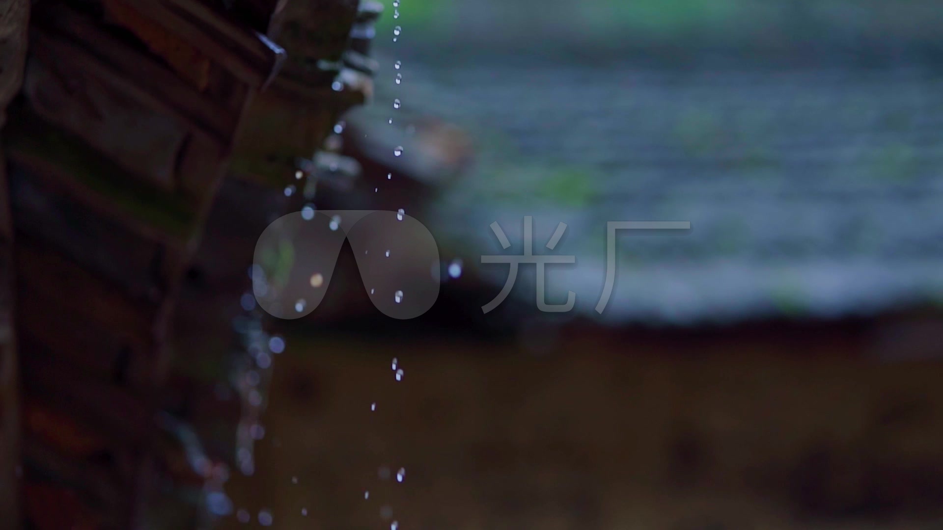 南方雨季瓦房意境素材